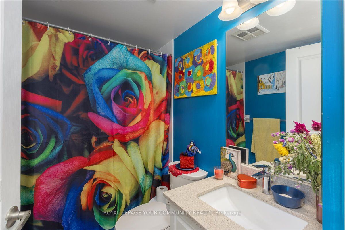 323 Richmond St E, #819