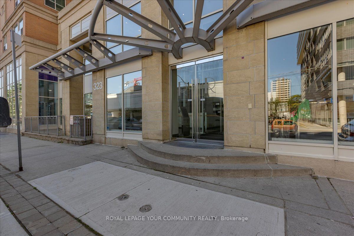 323 Richmond St E, #819