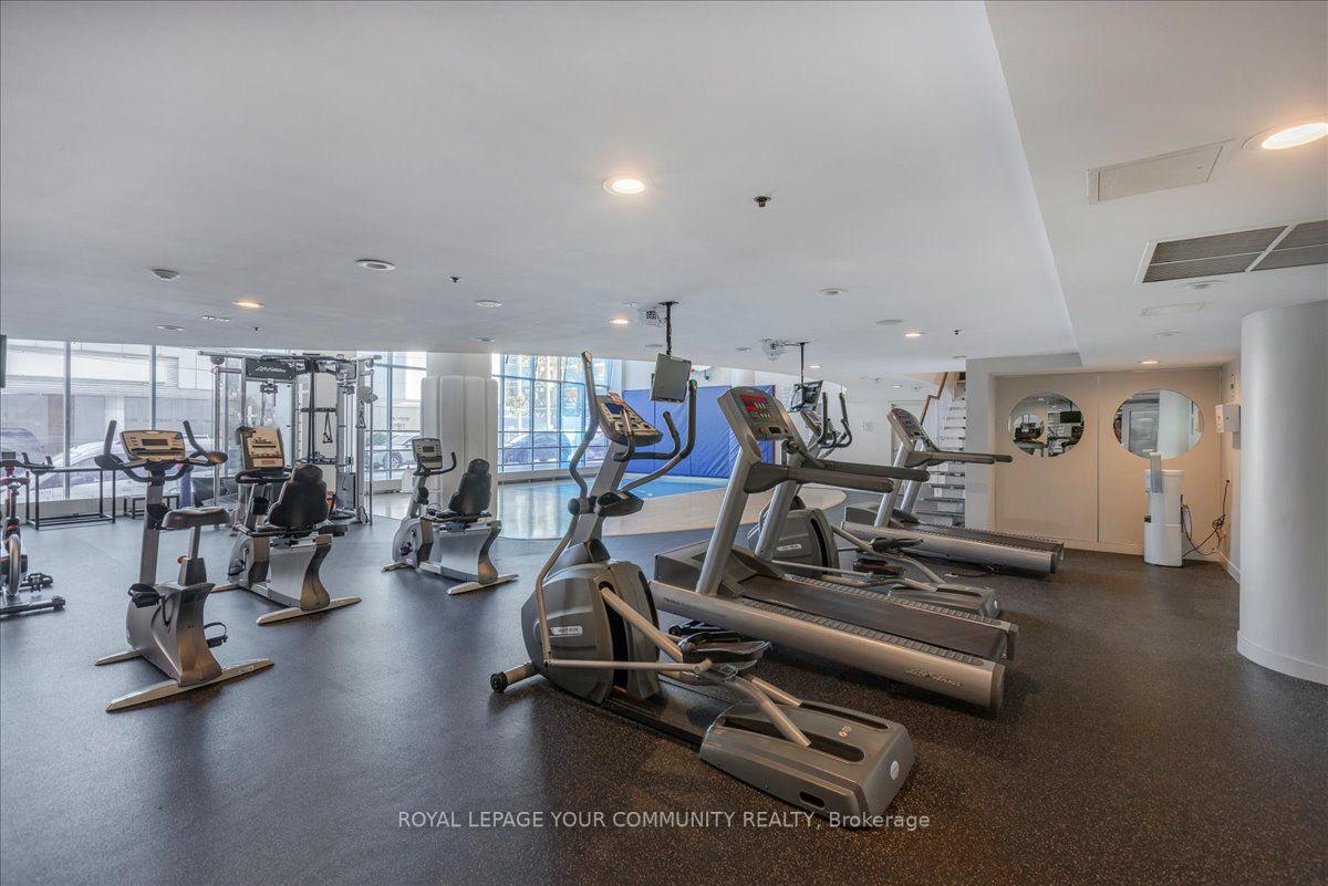 323 Richmond St E, #819