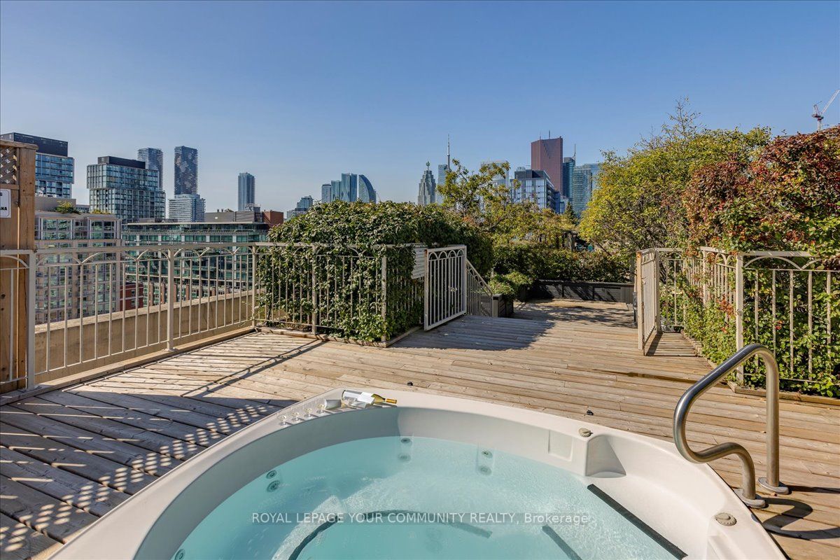 323 Richmond St E, #819