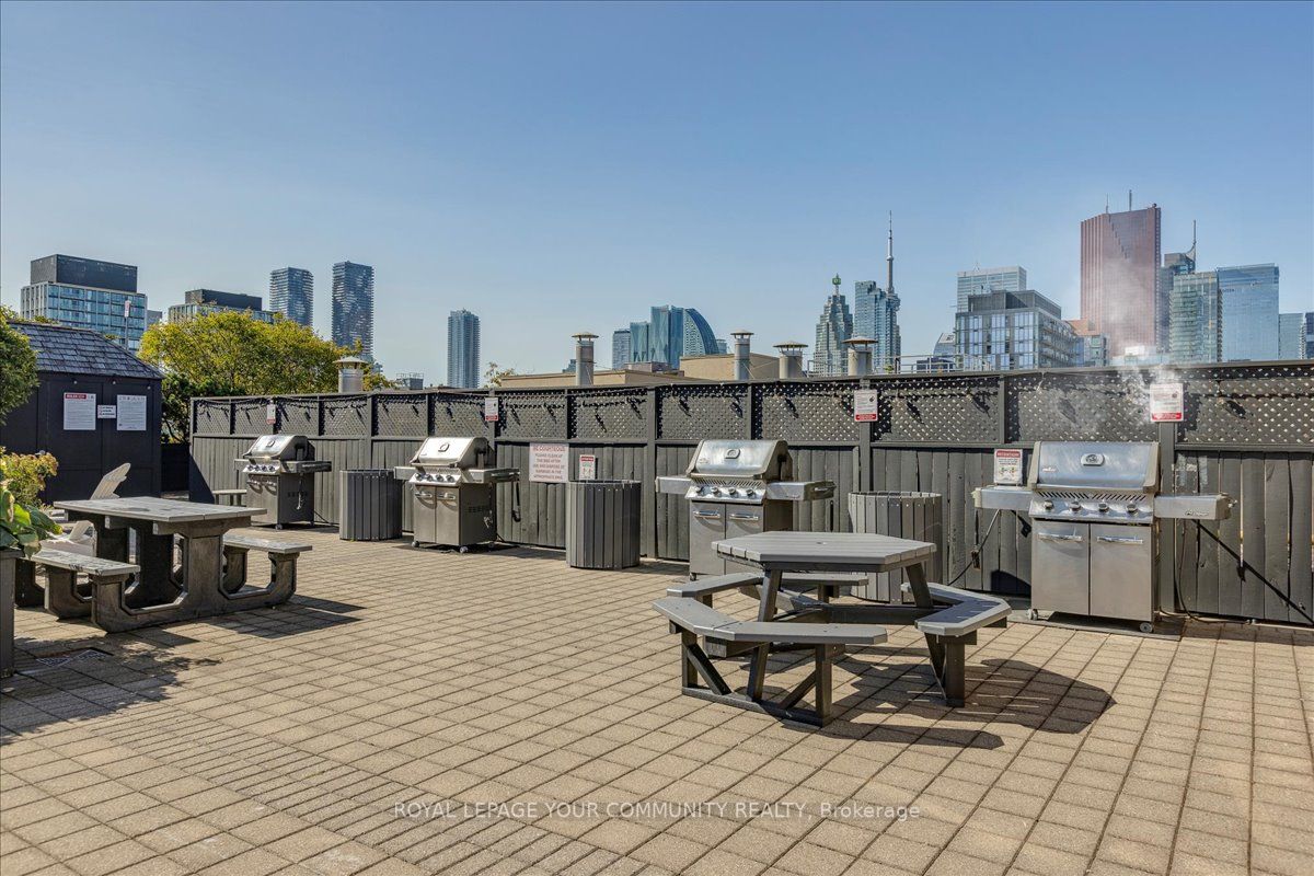 323 Richmond St E, #819