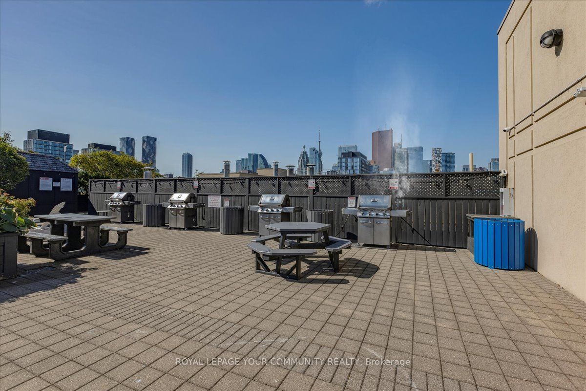 323 Richmond St E, #819