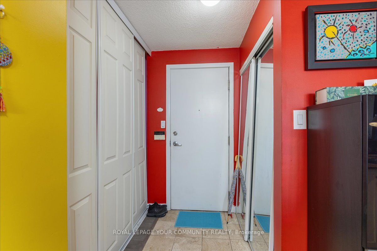 323 Richmond St E, #819