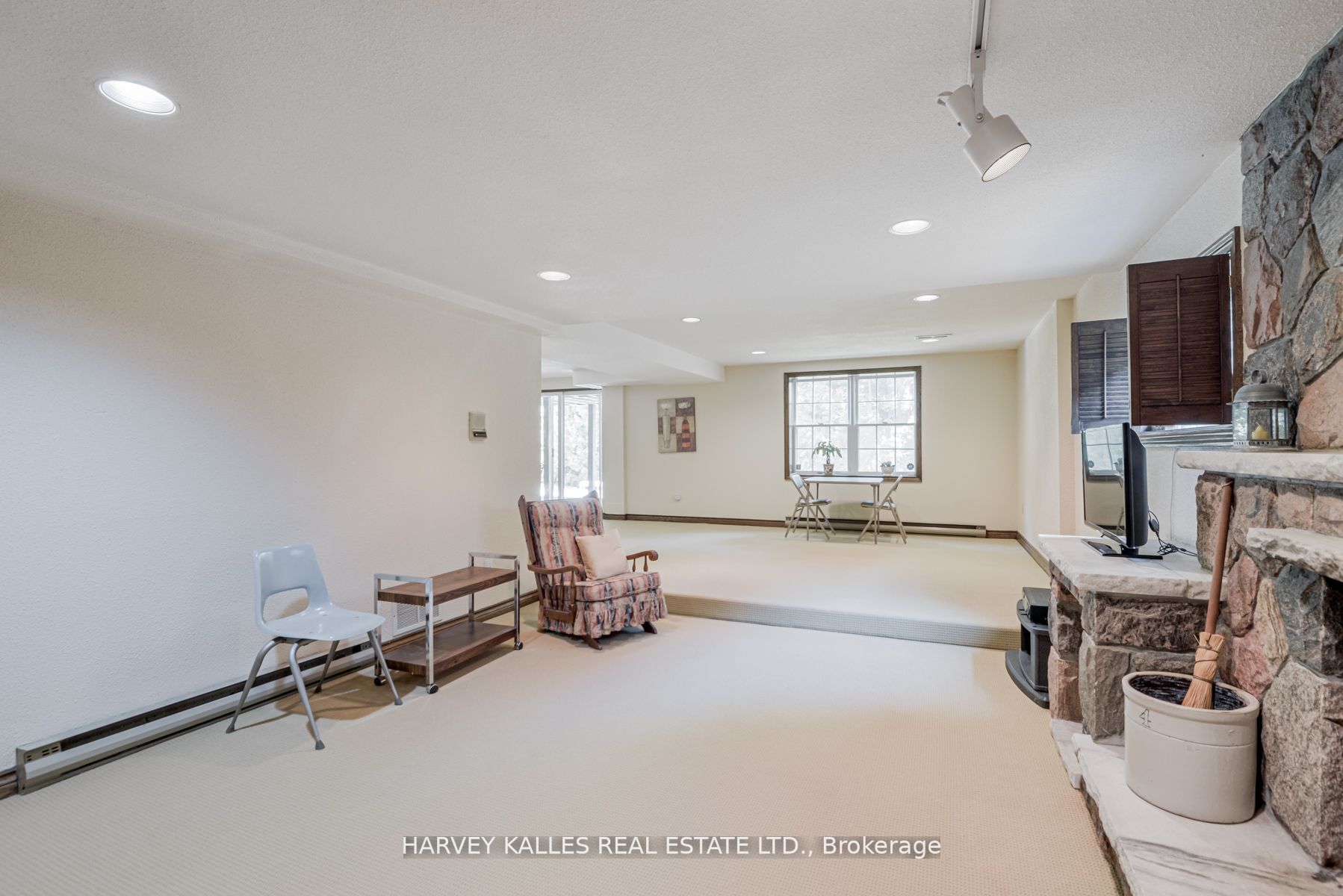 16 Bobwhite Cres