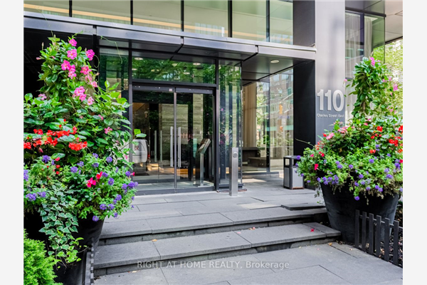 110 Charles St E, Toronto