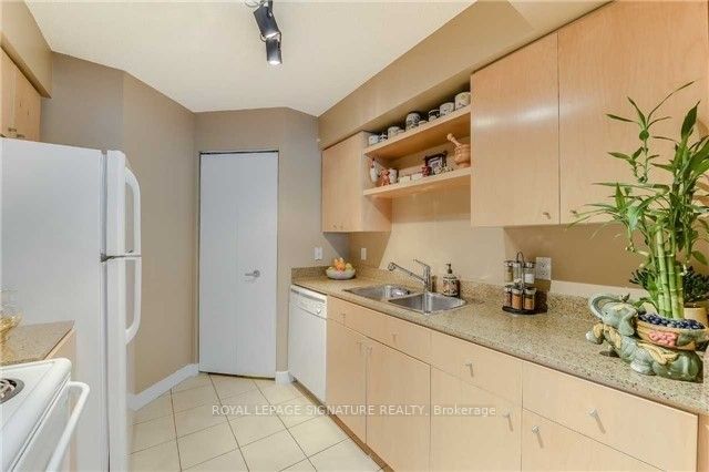 361 Front St W, #328