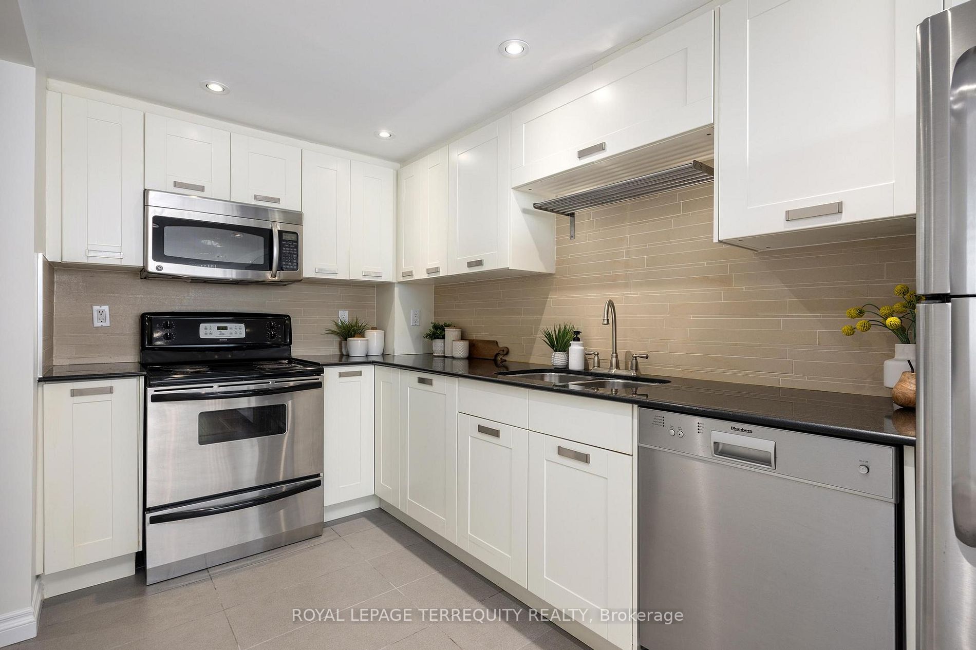 7 Bishop Ave, #1515