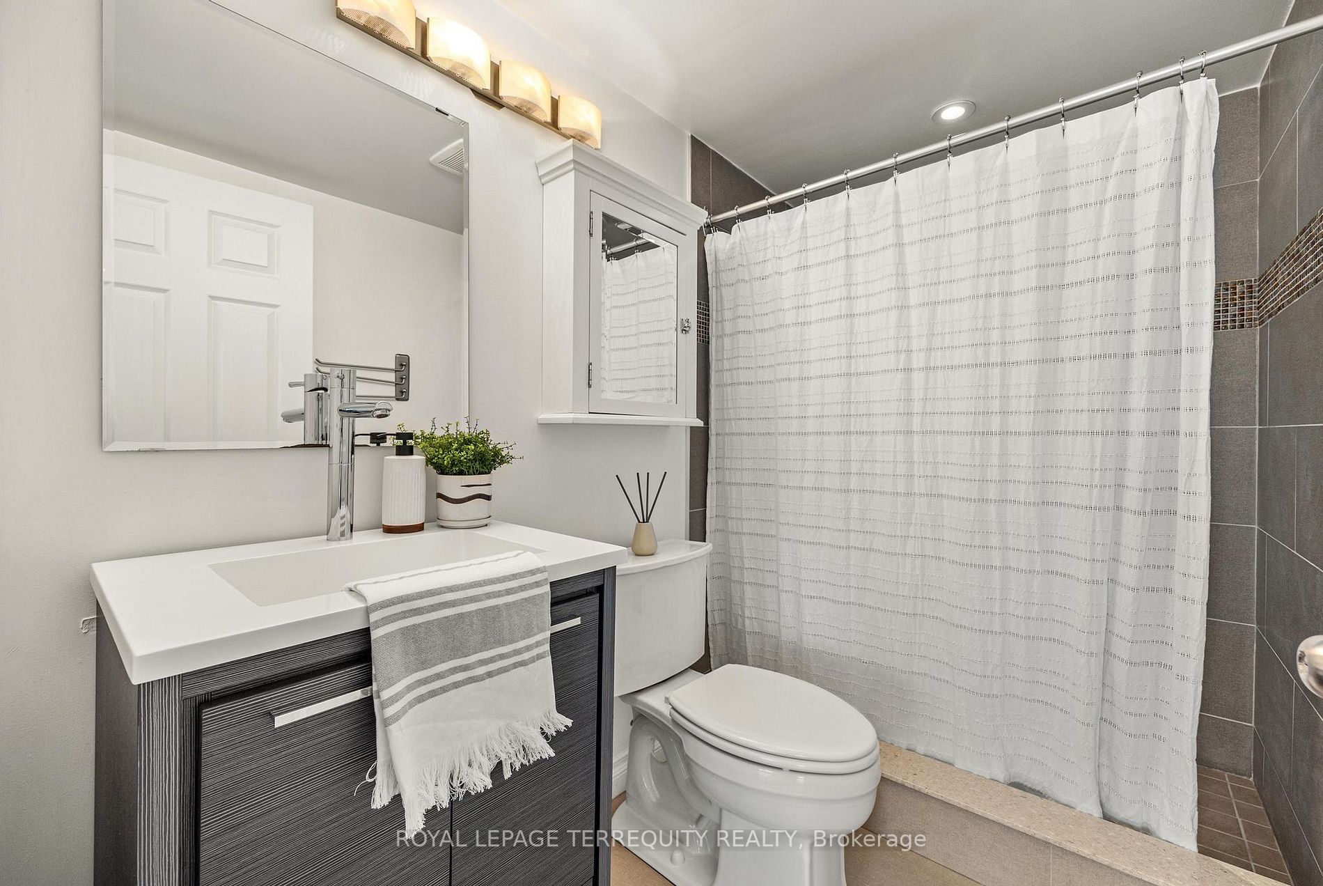 7 Bishop Ave, #1515