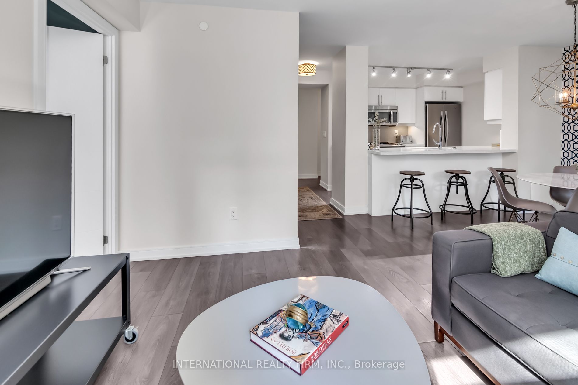 525 Adelaide St, #603