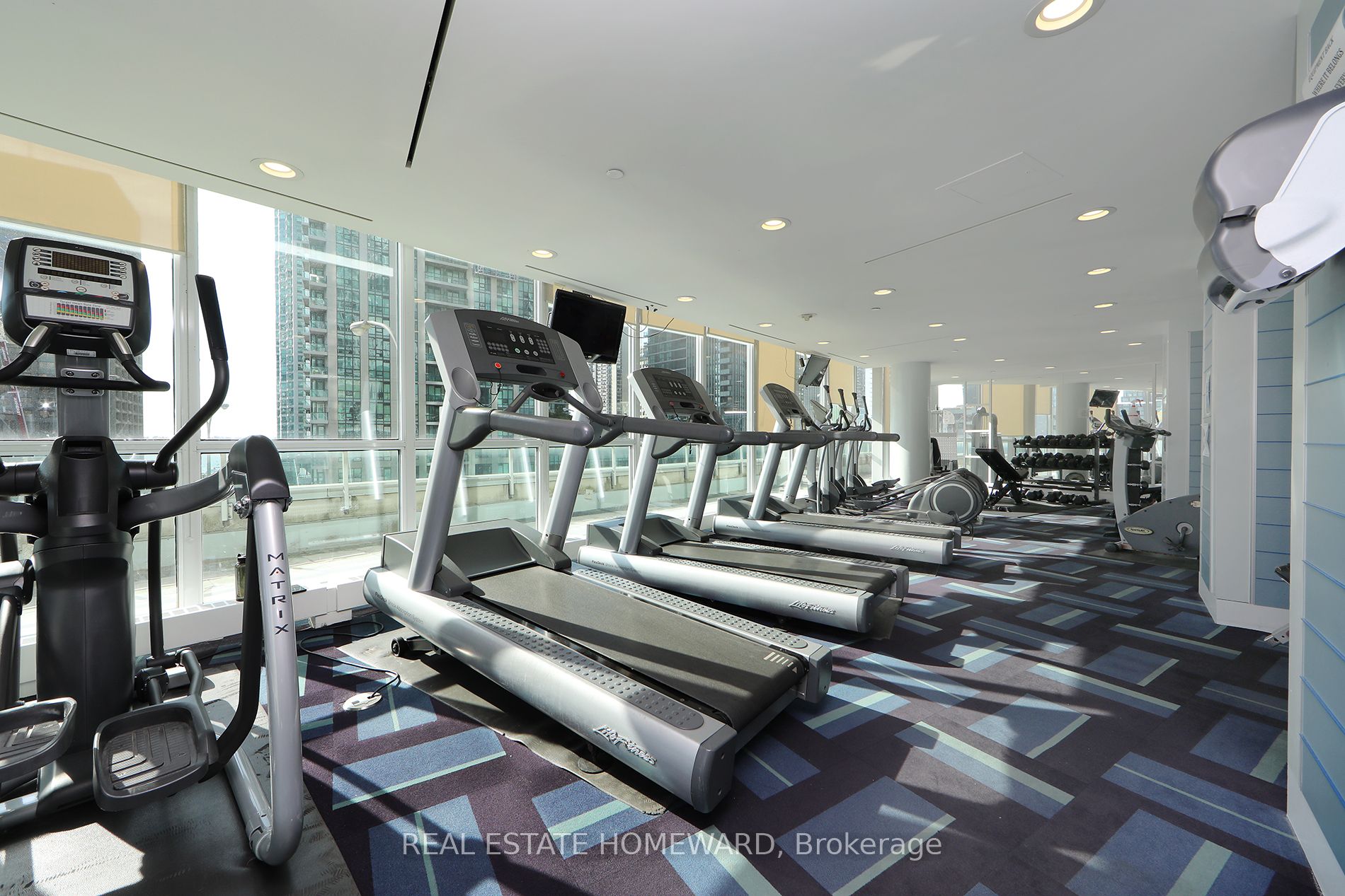 18 Yonge St, #1206