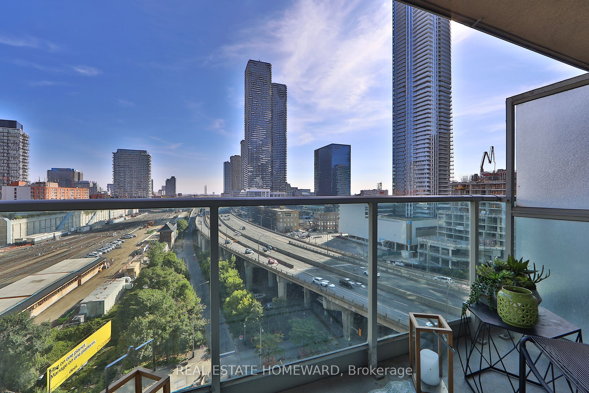 18 Yonge St, #1206
