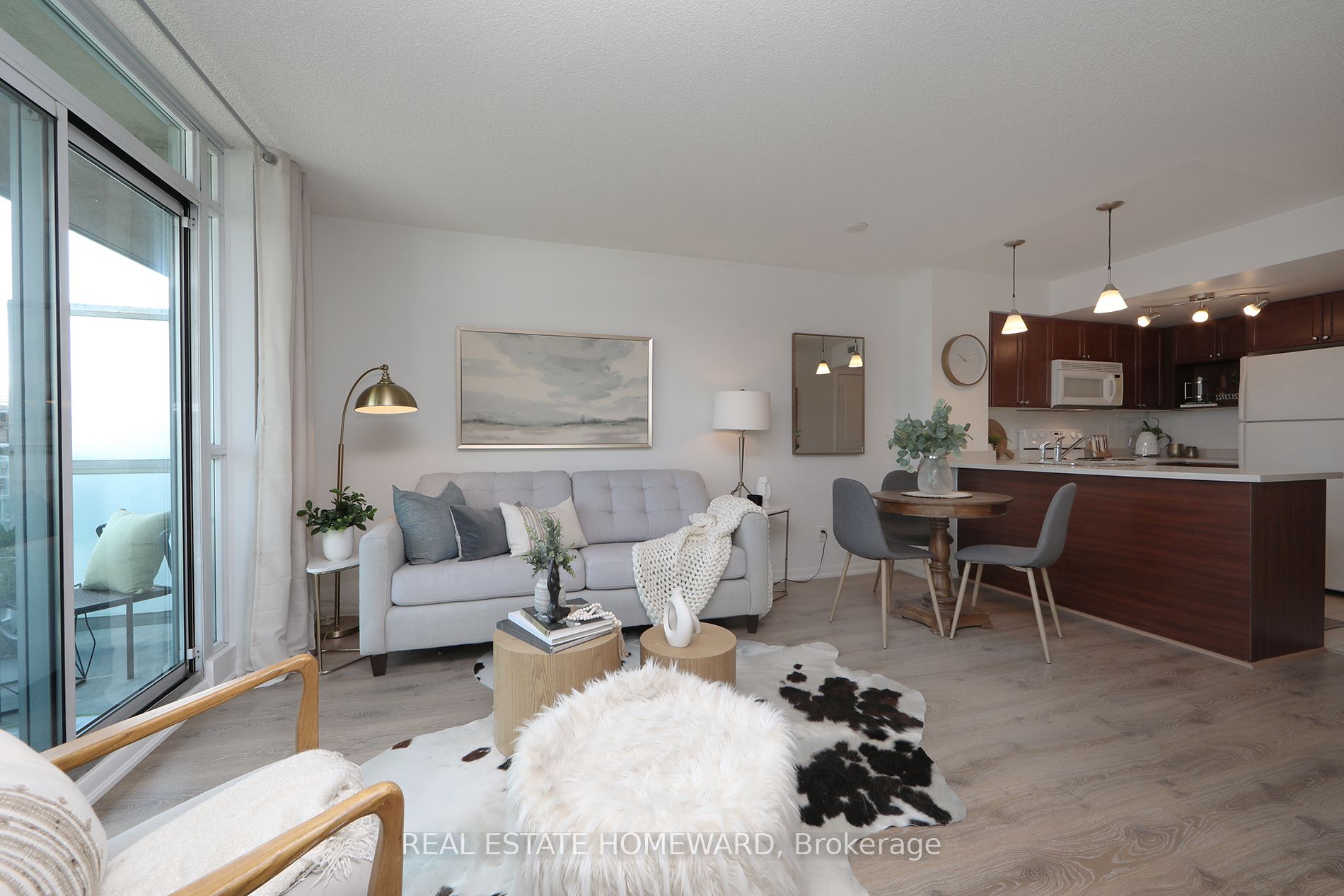 18 Yonge St, #1206