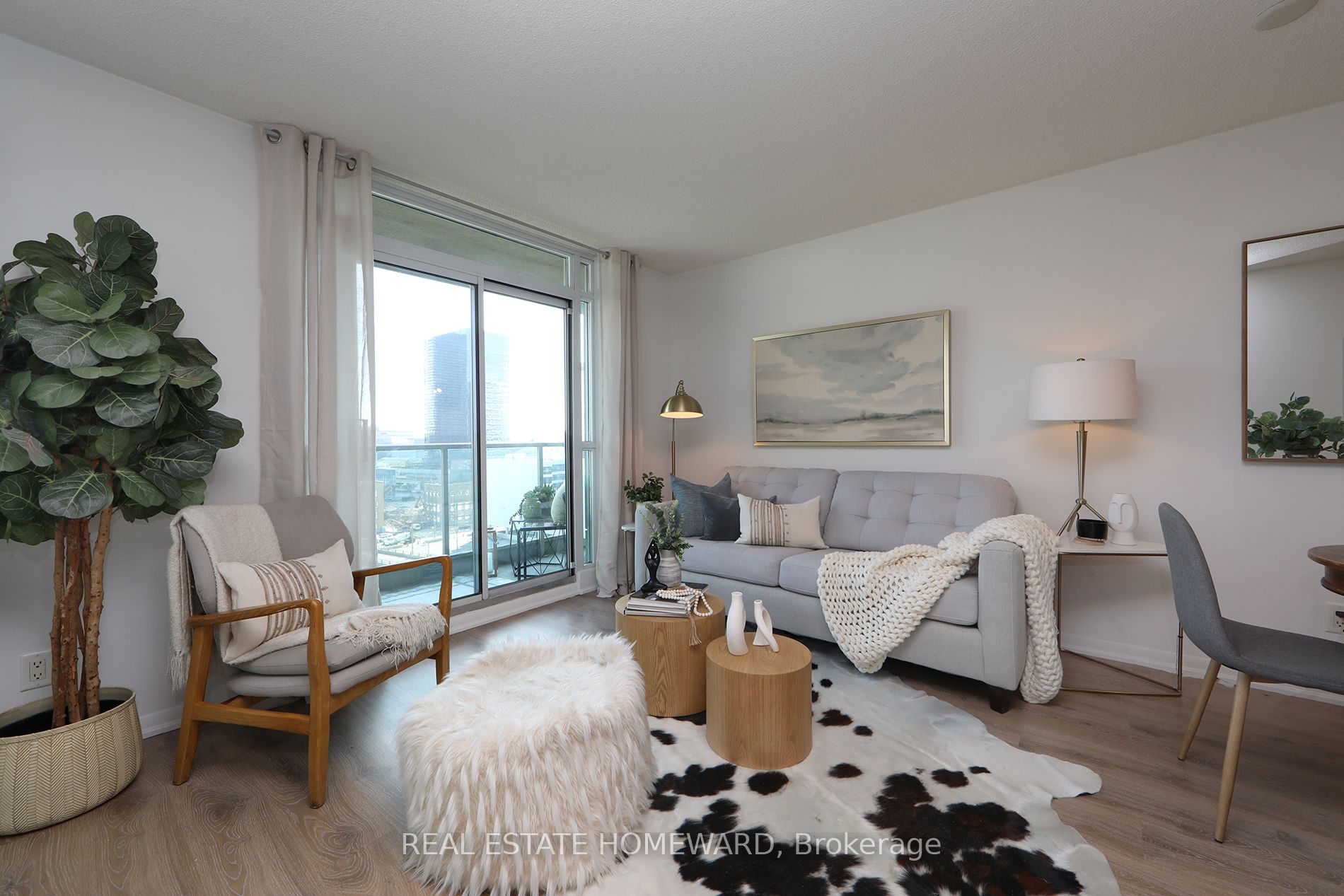 18 Yonge St, #1206