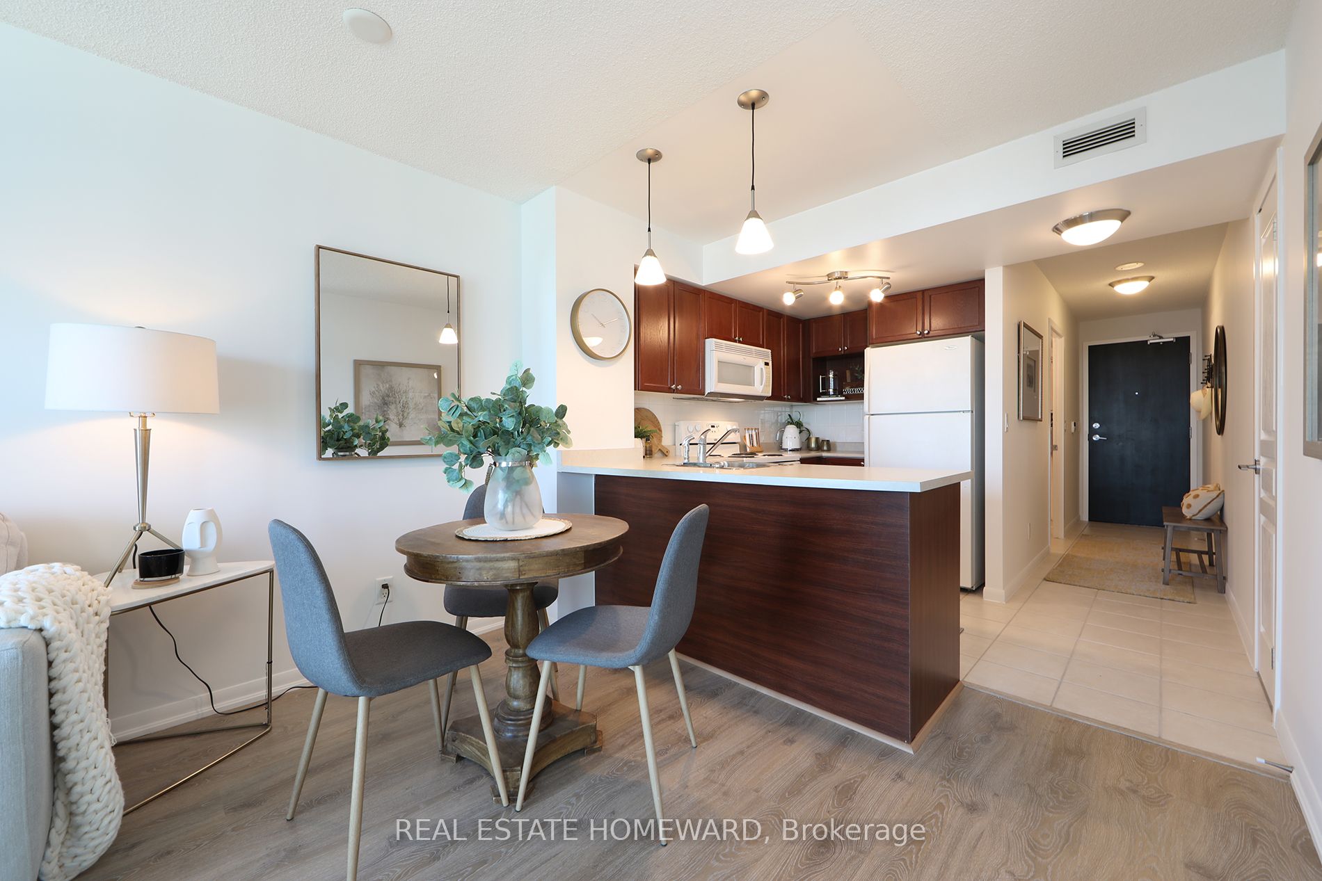 18 Yonge St, #1206
