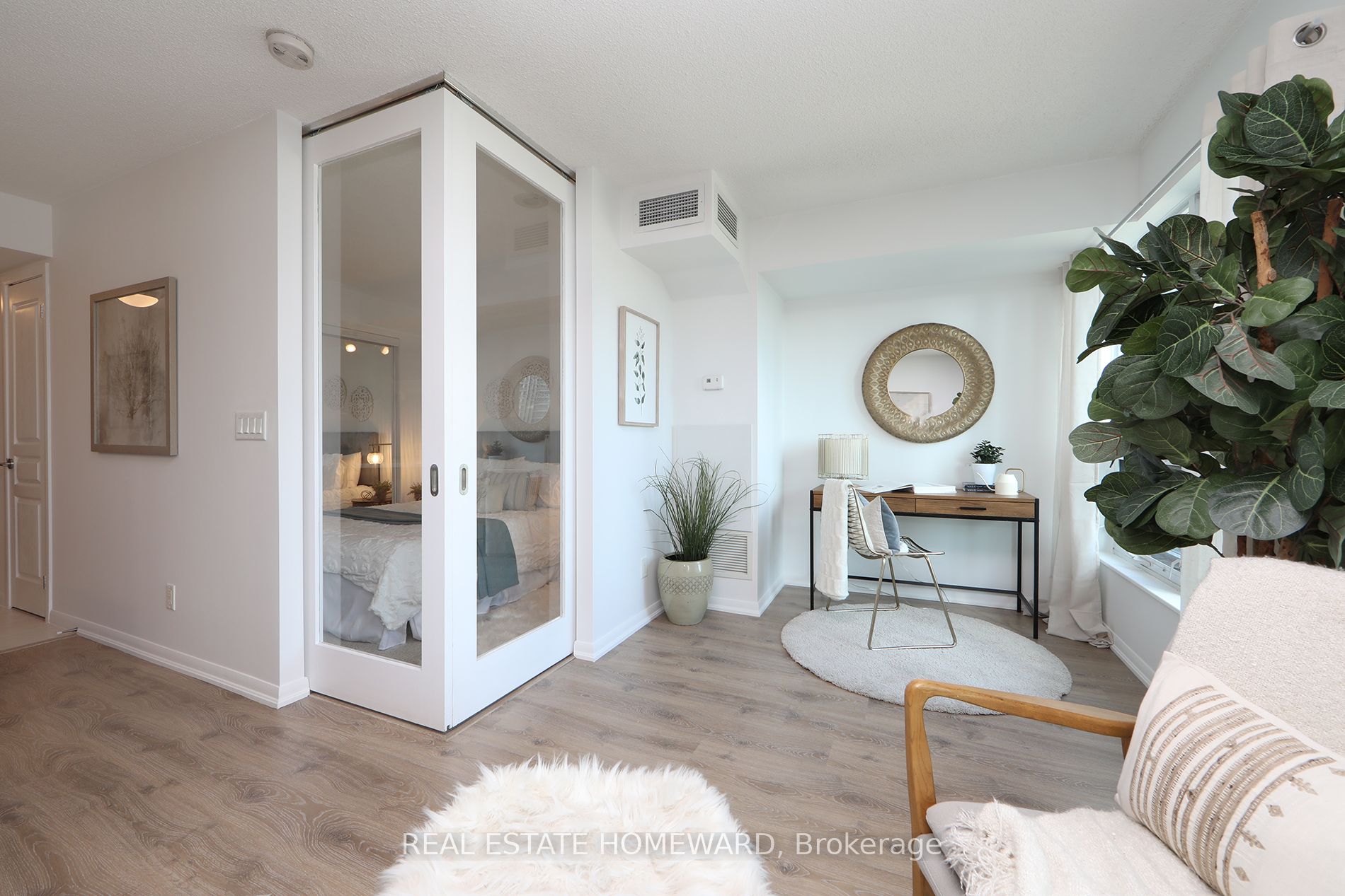 18 Yonge St, #1206