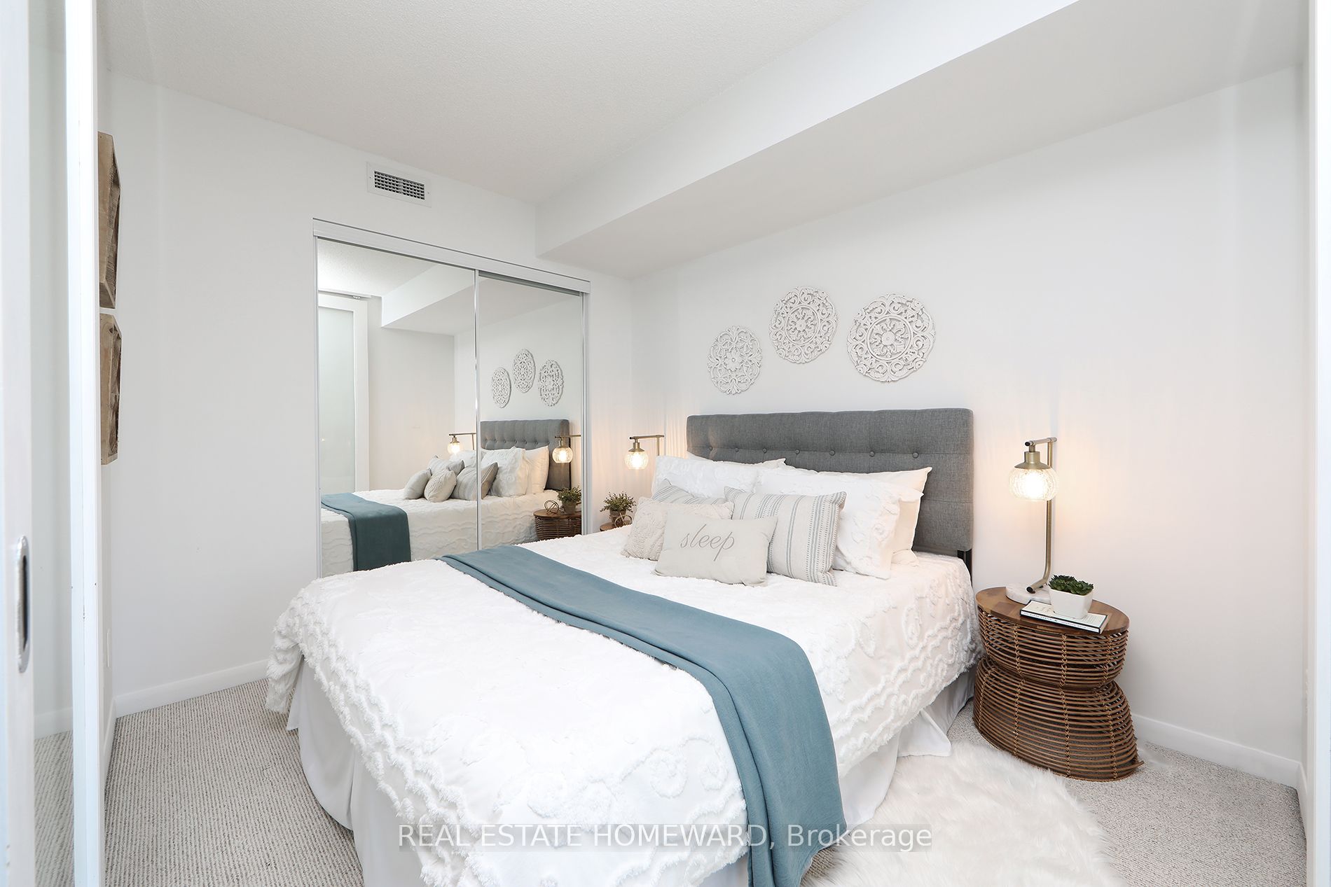 18 Yonge St, #1206