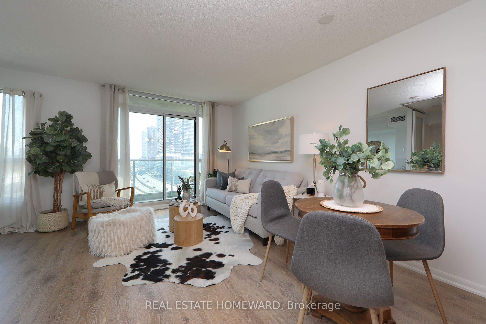 18 Yonge St, #1206