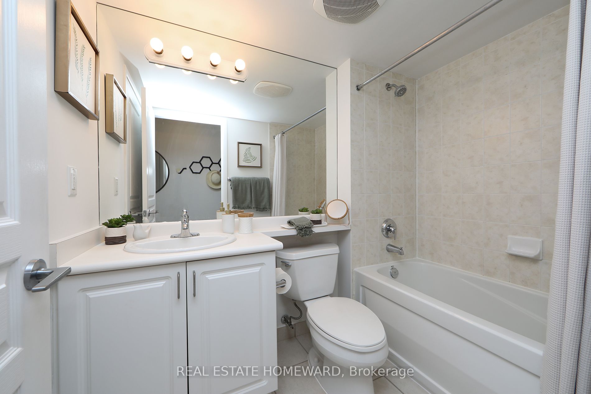 18 Yonge St, #1206