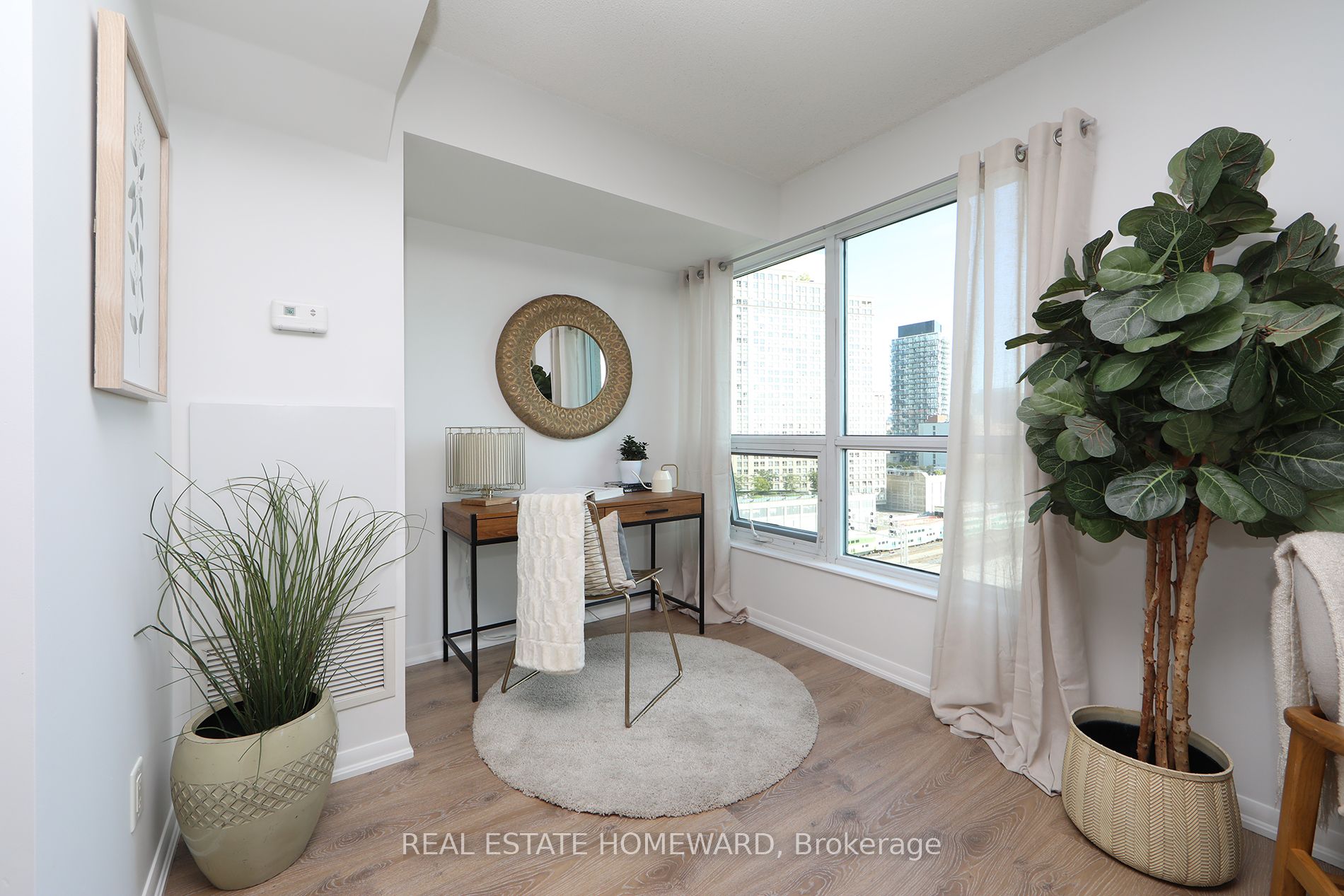 18 Yonge St, #1206