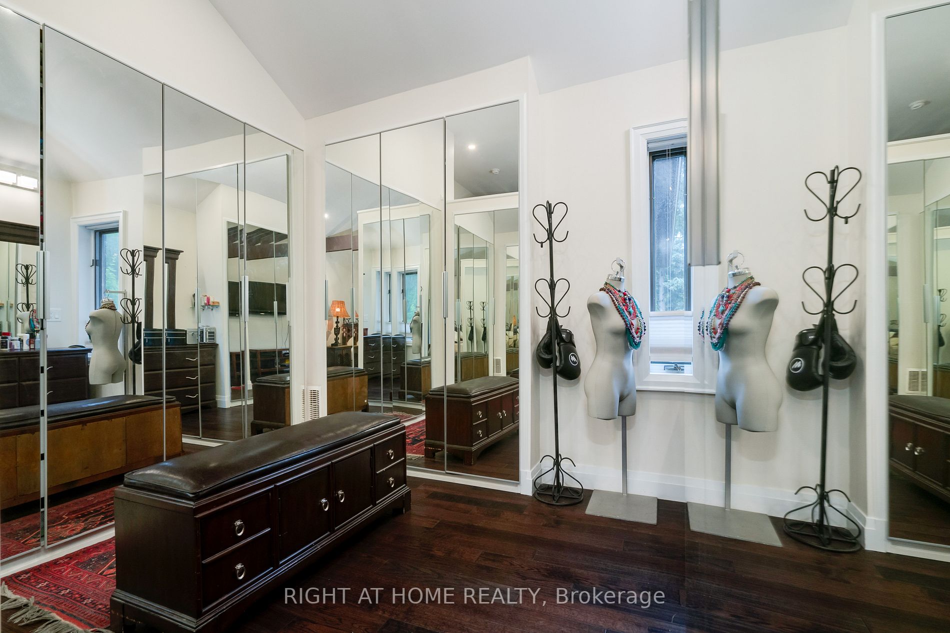 89 Bombay Ave