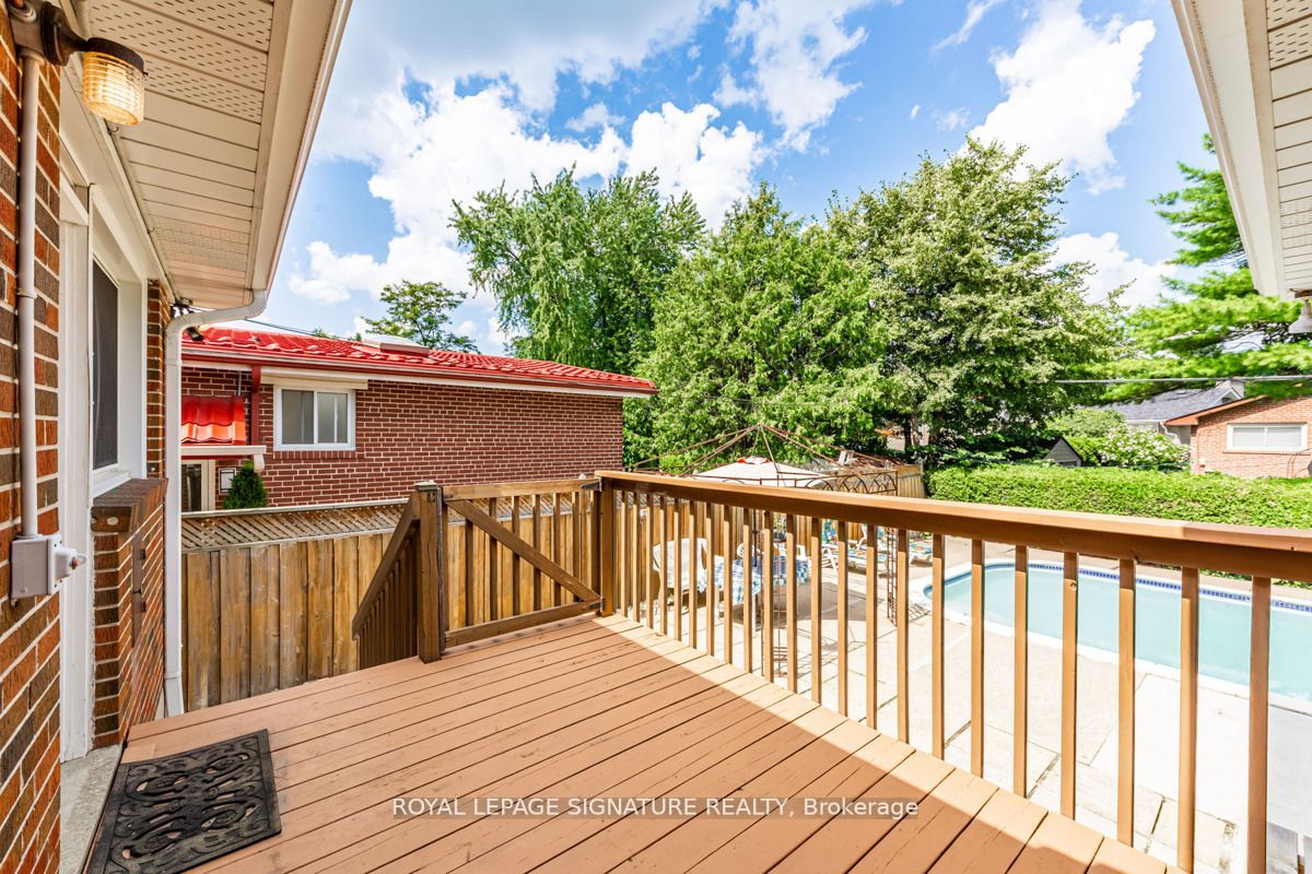 11 Dukinfield Cres