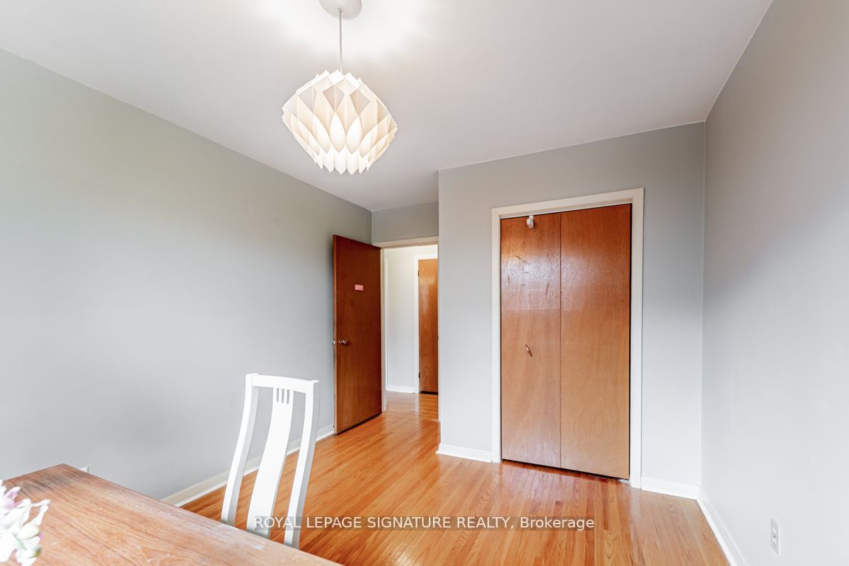11 Dukinfield Cres