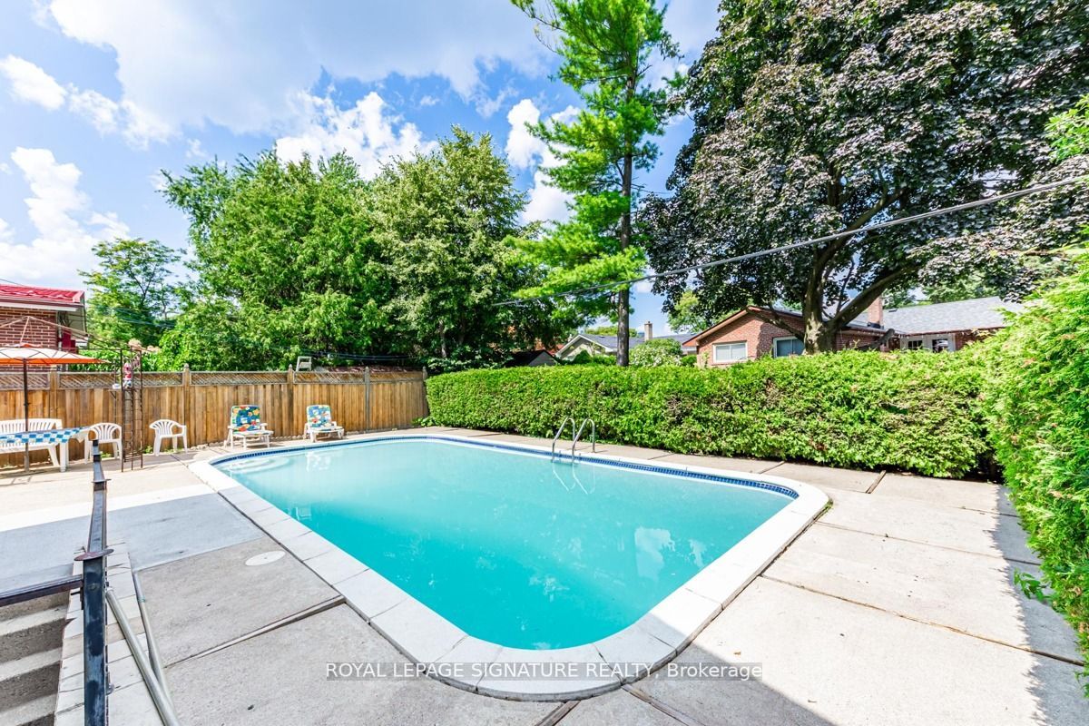 11 Dukinfield Cres