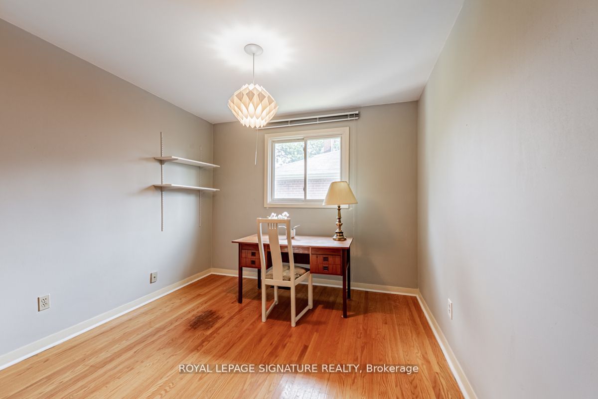 11 Dukinfield Cres
