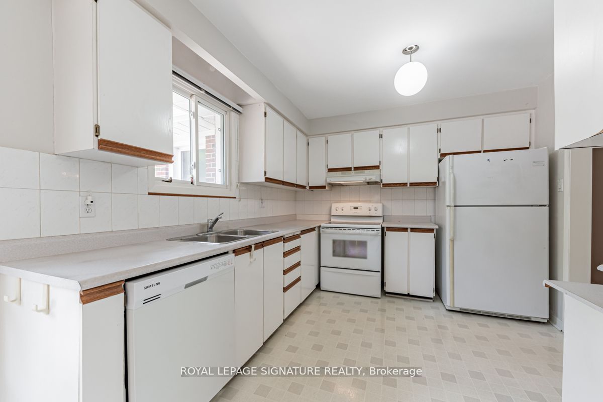 11 Dukinfield Cres