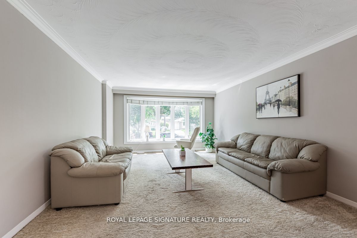11 Dukinfield Cres
