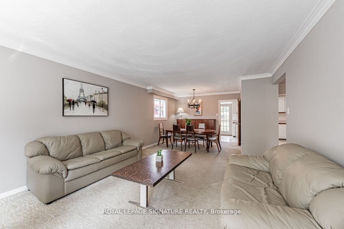 11 Dukinfield Cres