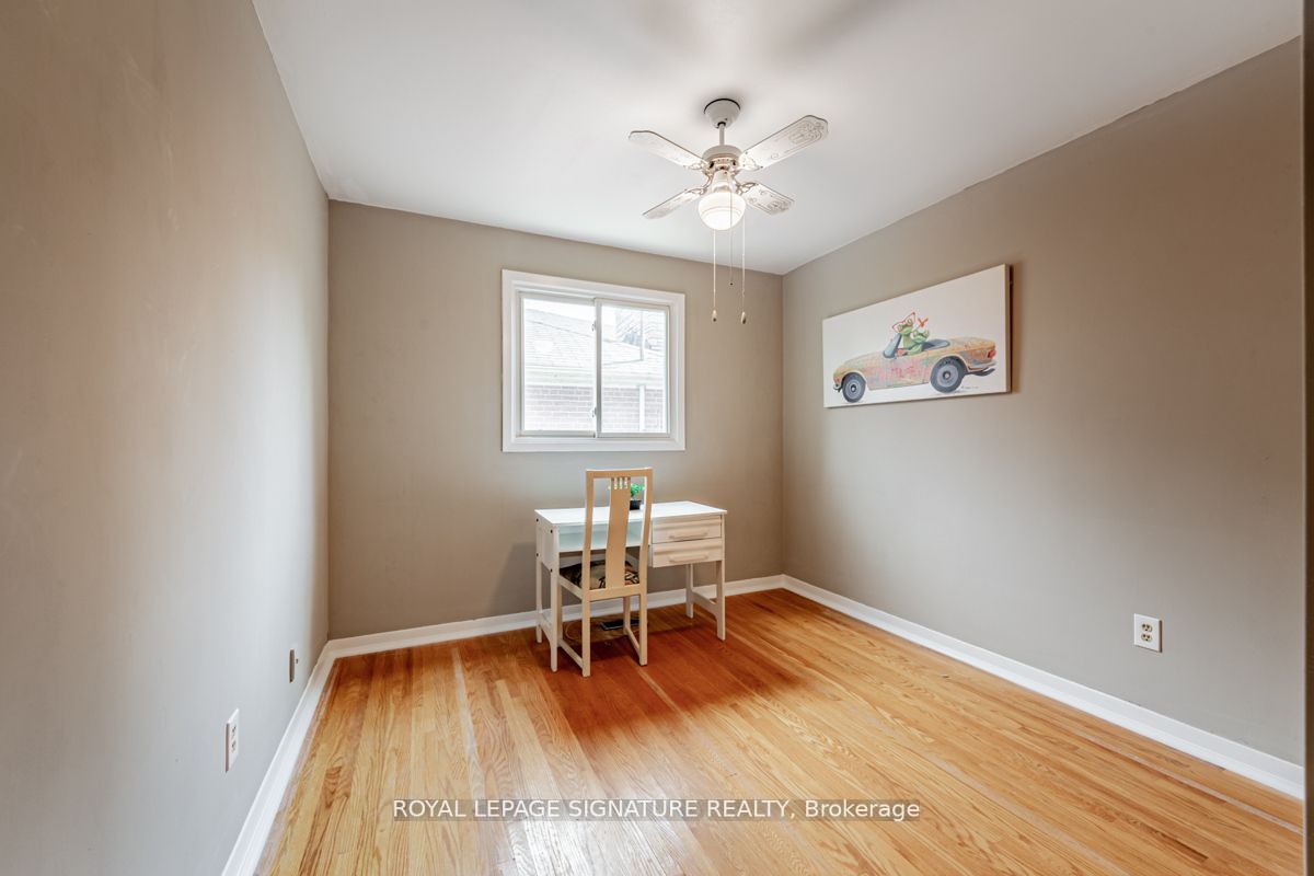 11 Dukinfield Cres