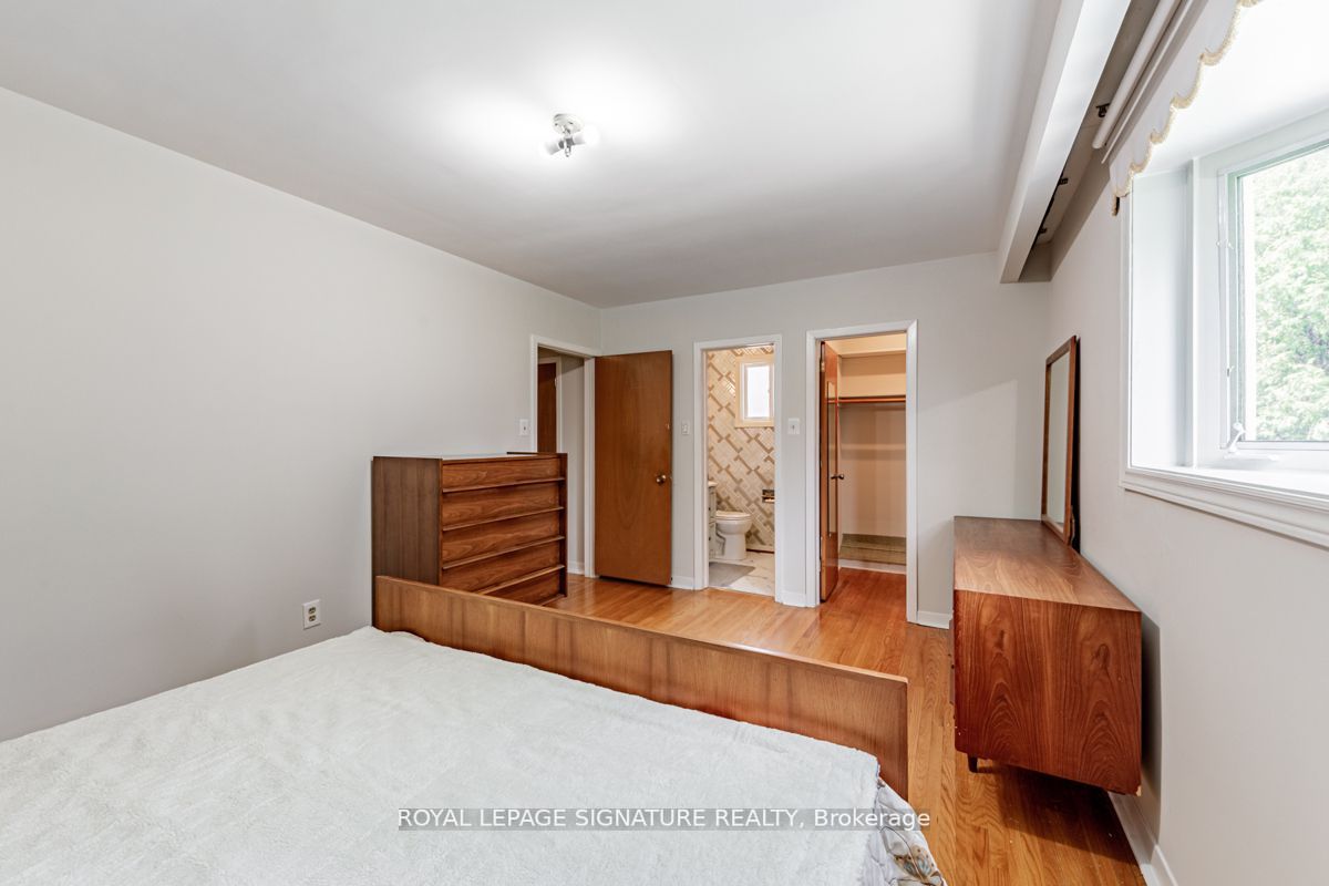 11 Dukinfield Cres
