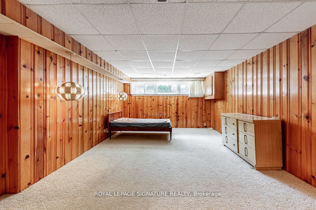 11 Dukinfield Cres