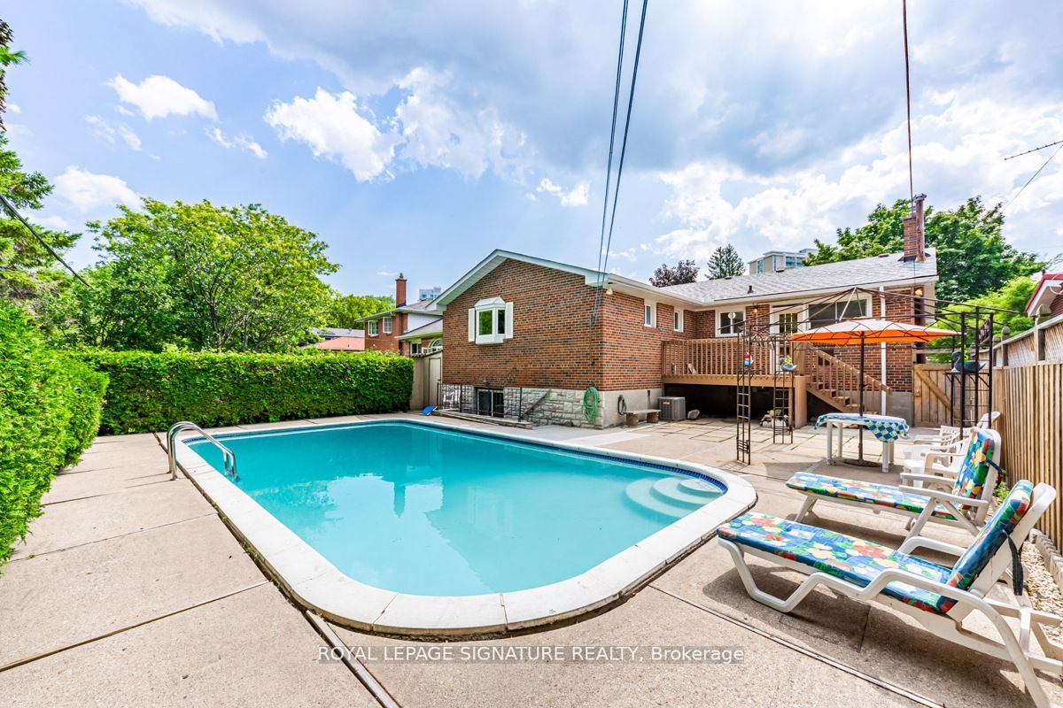 11 Dukinfield Cres