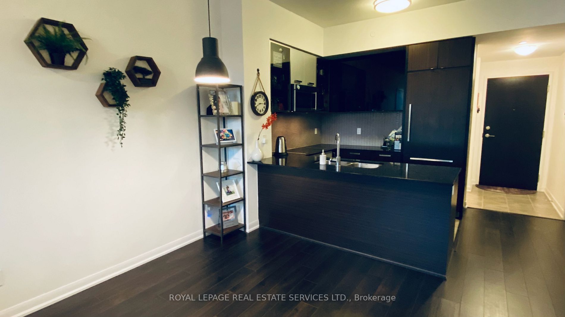 5162 Yonge St, #102