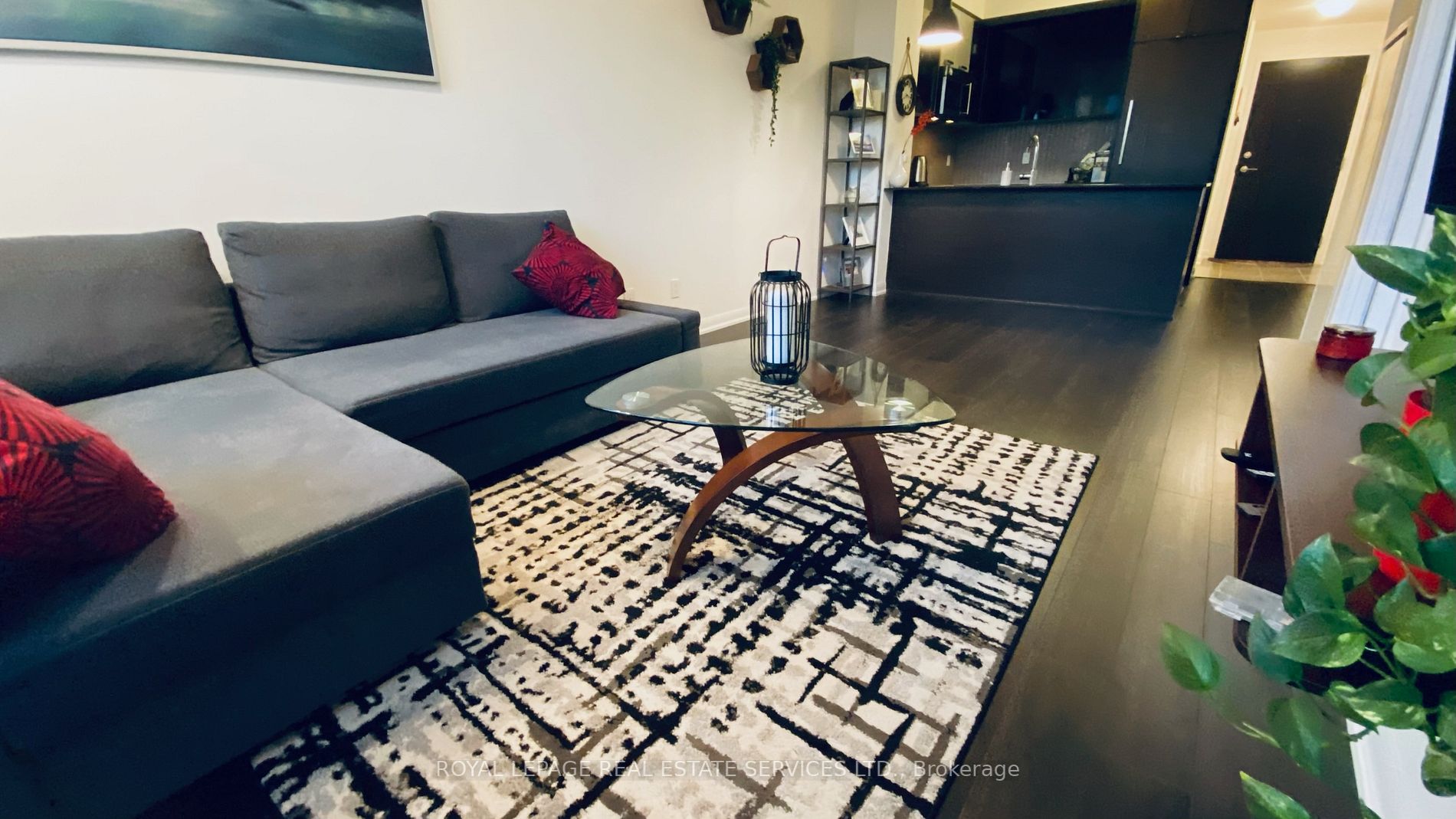 5162 Yonge St, #102