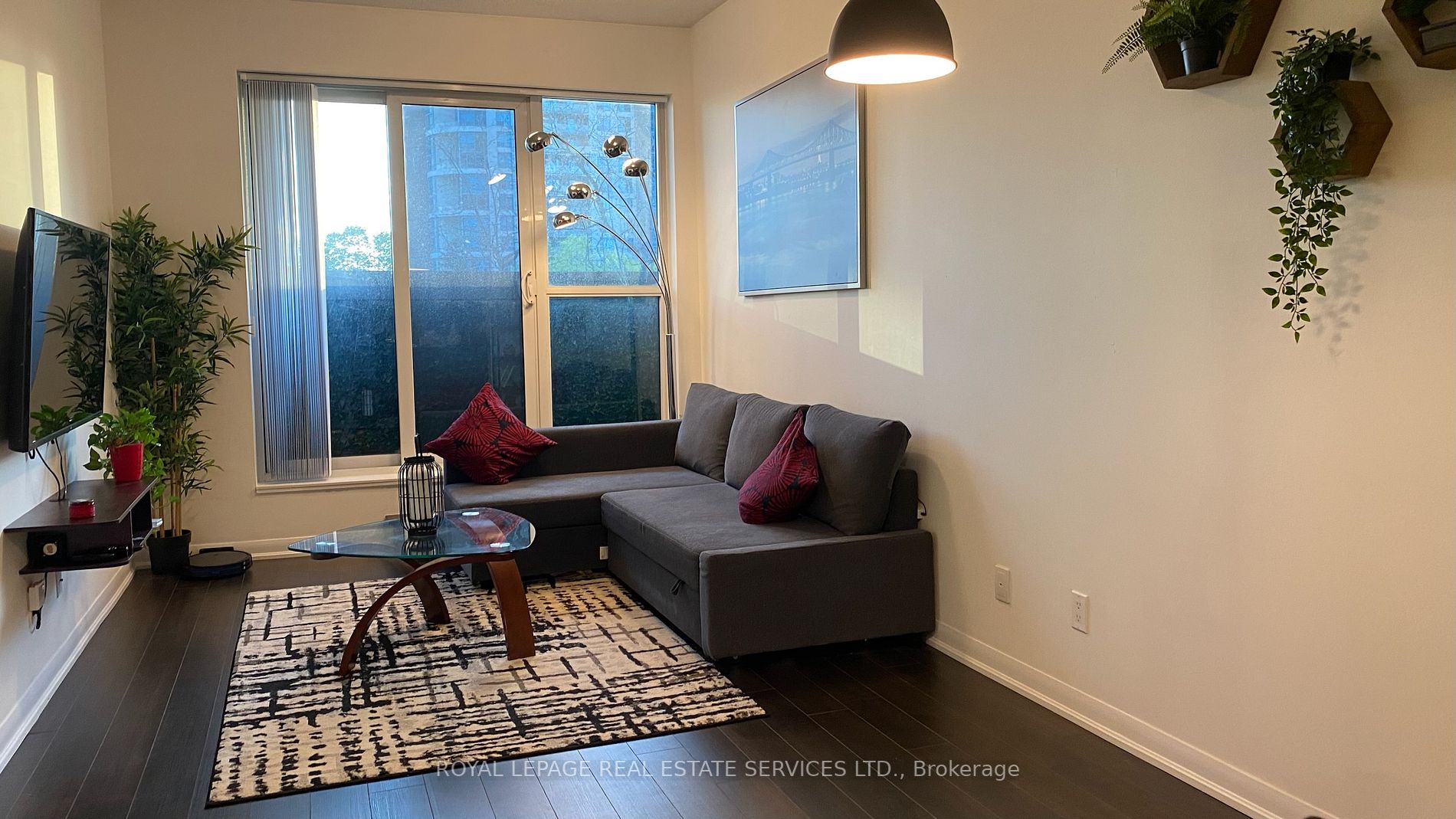 5162 Yonge St, #102
