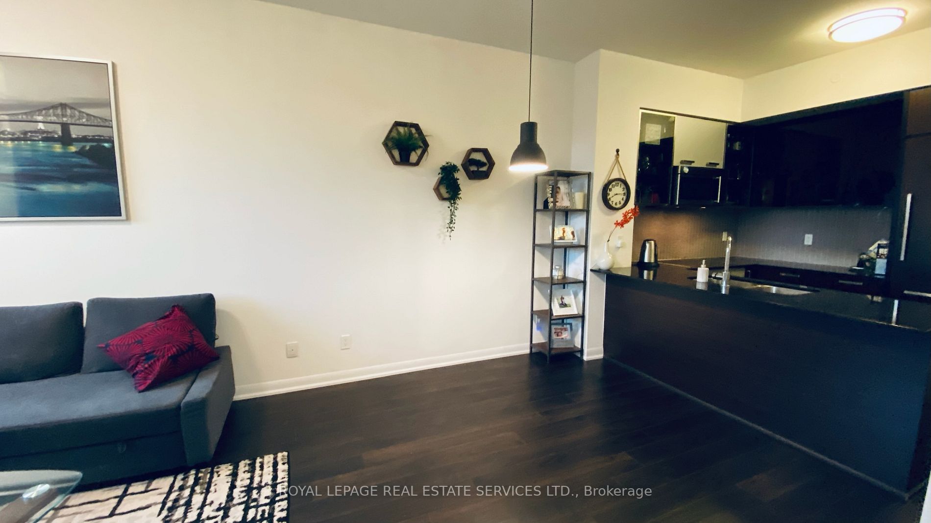 5162 Yonge St, #102
