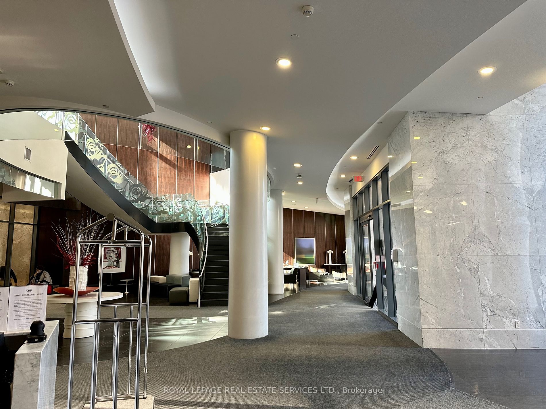 5162 Yonge St, #102