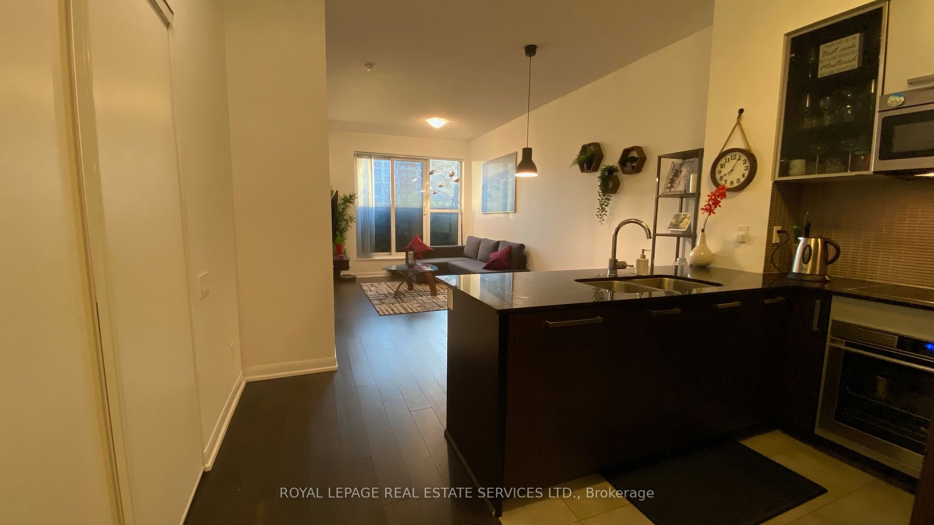 5162 Yonge St, #102