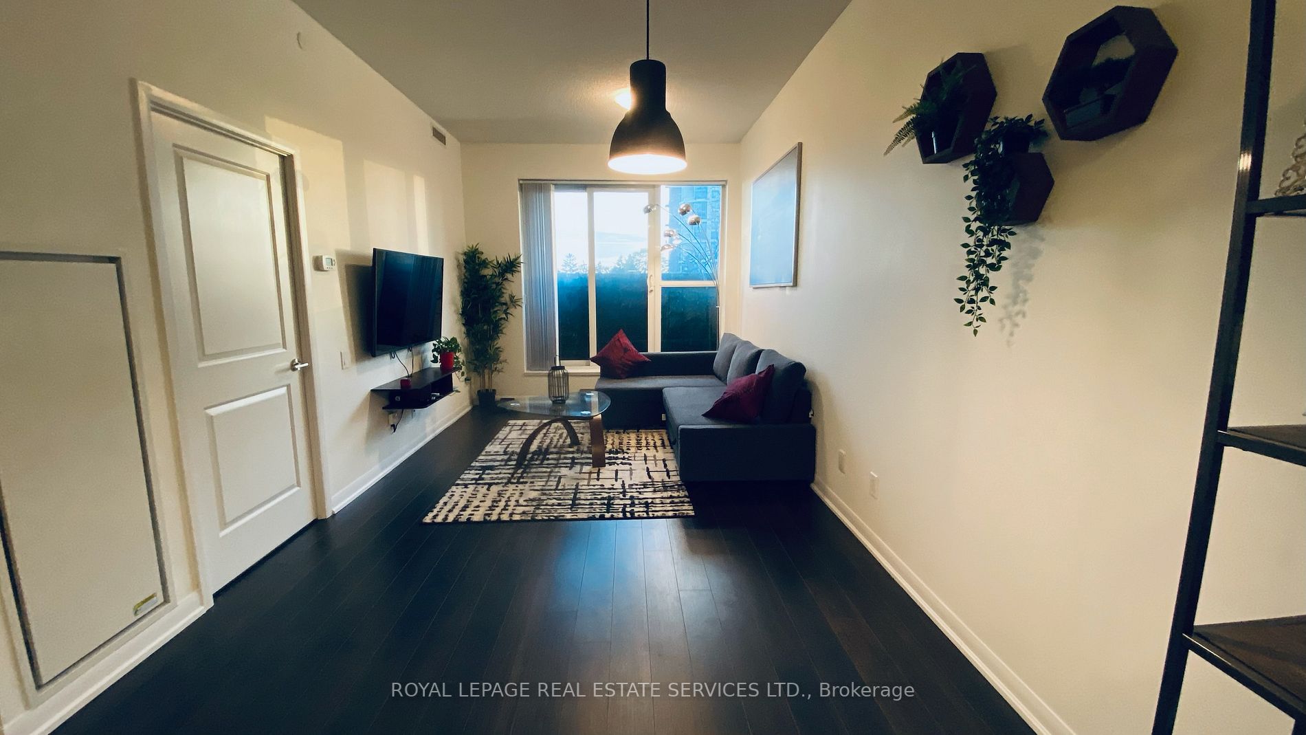 5162 Yonge St, #102