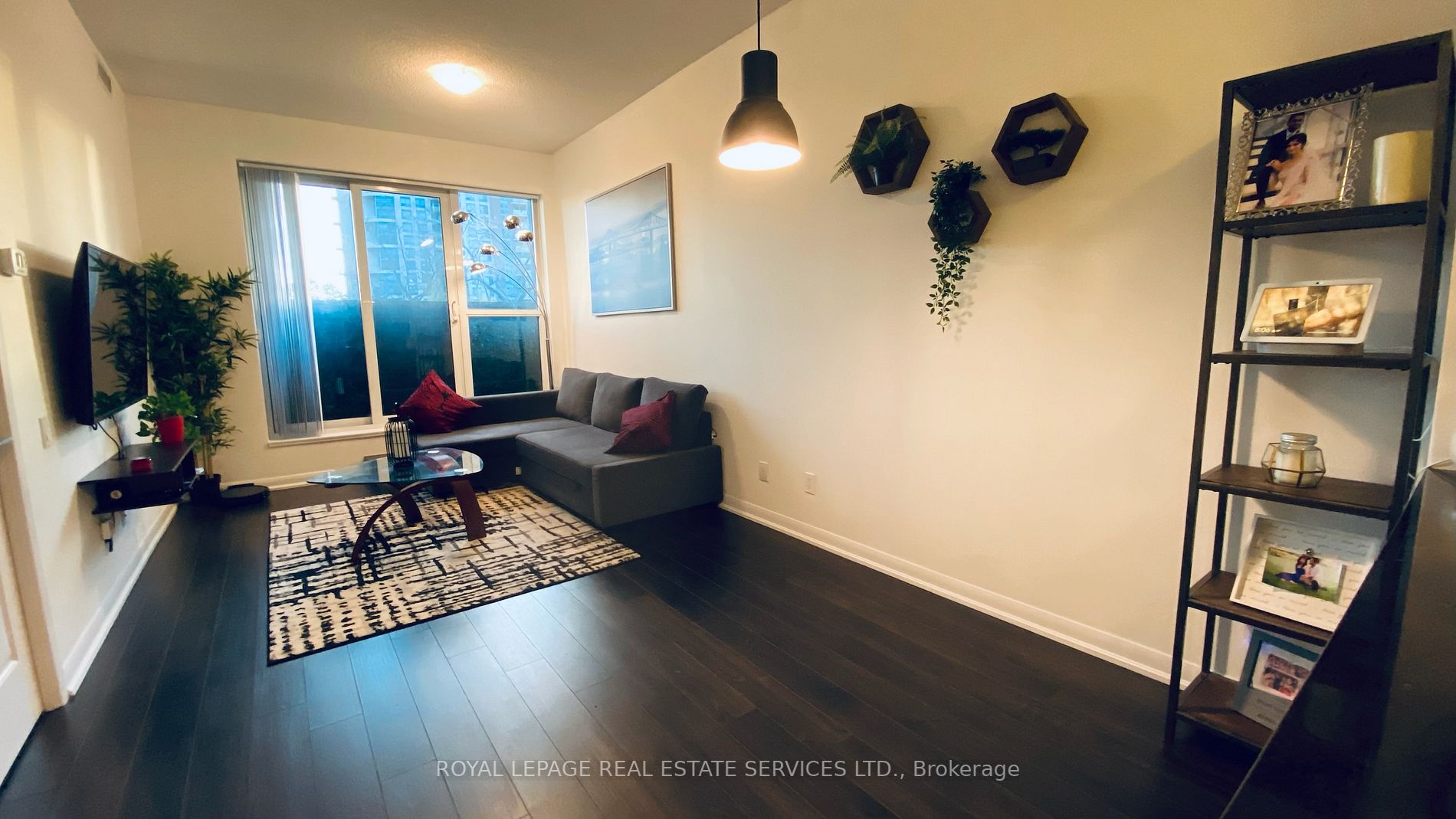 5162 Yonge St, #102