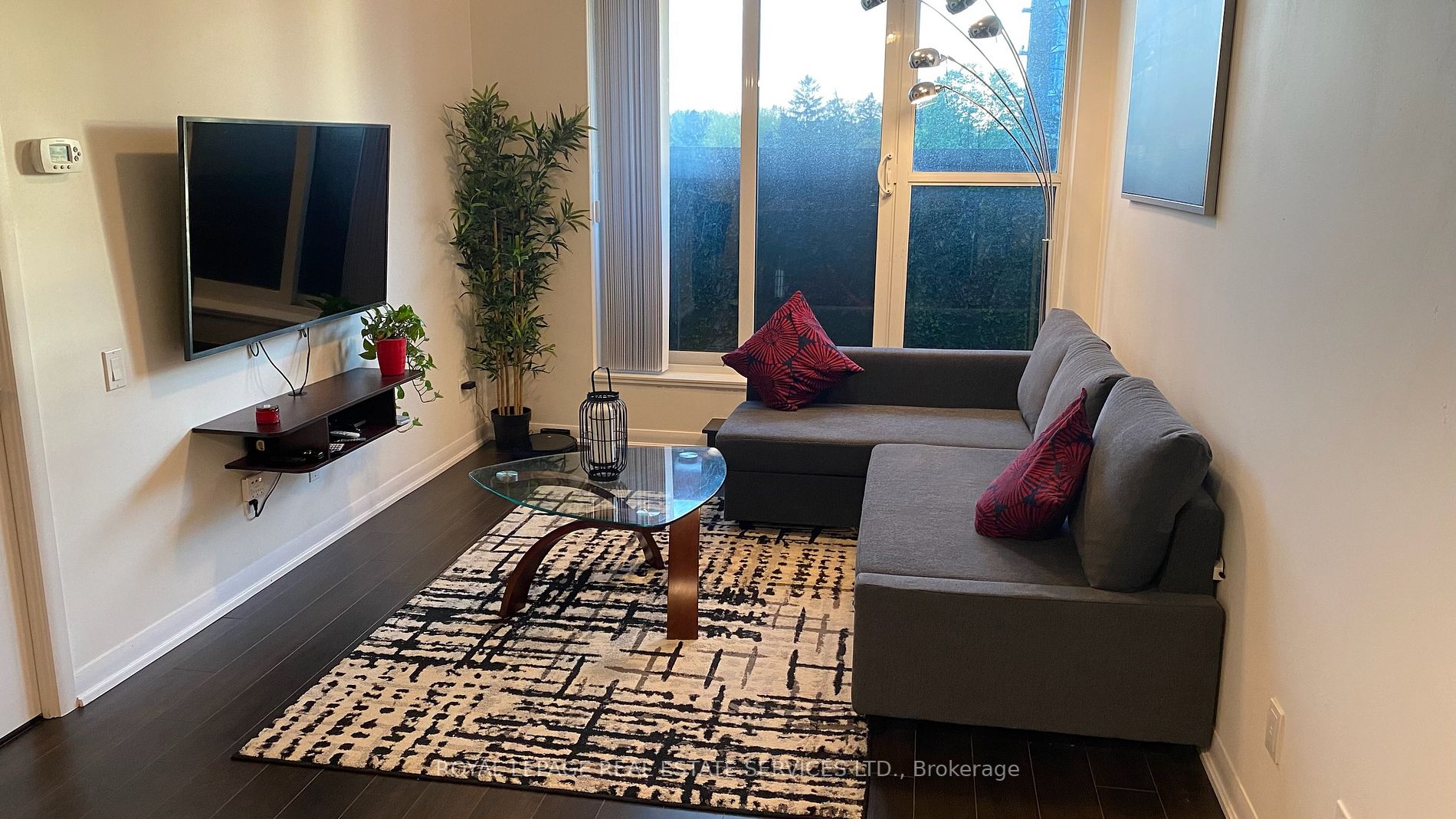 5162 Yonge St, #102
