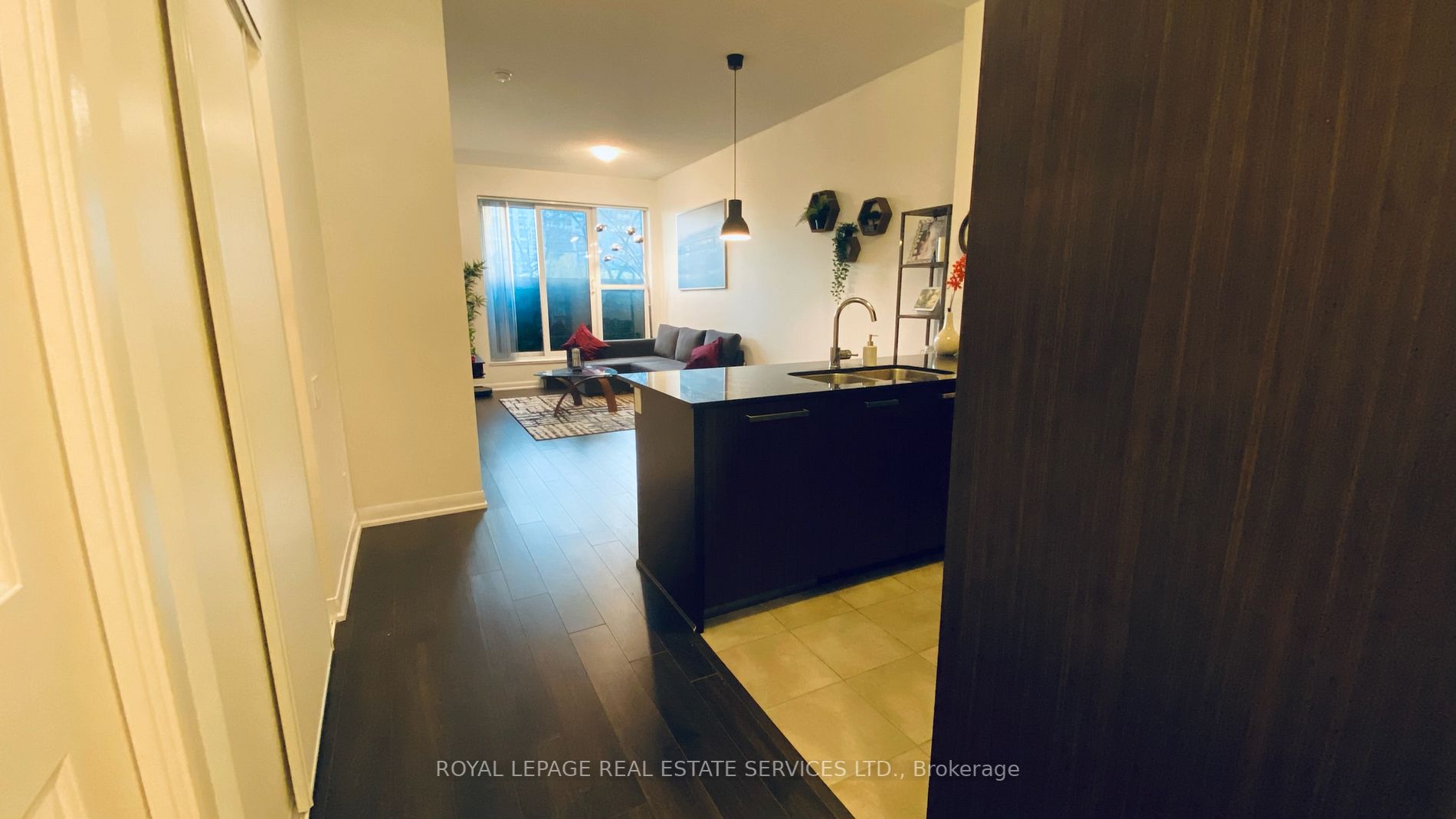 5162 Yonge St, #102