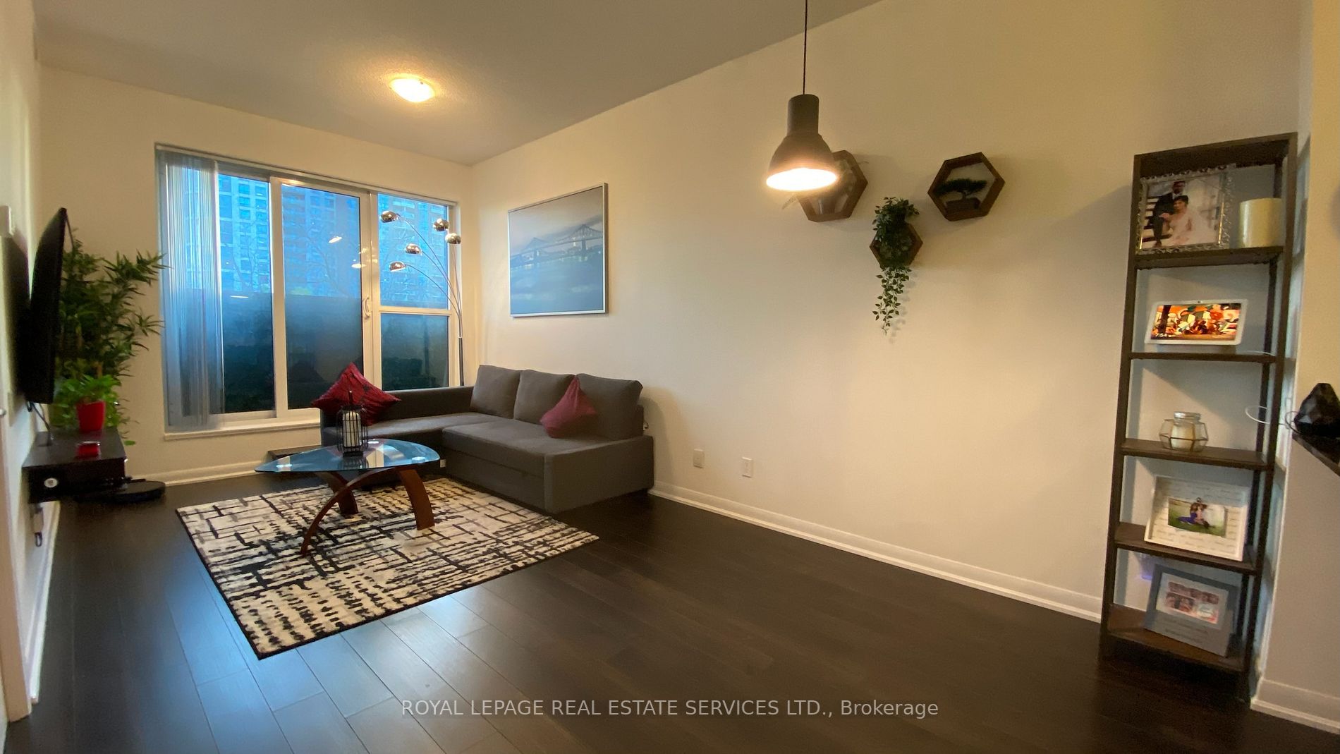 5162 Yonge St, #102