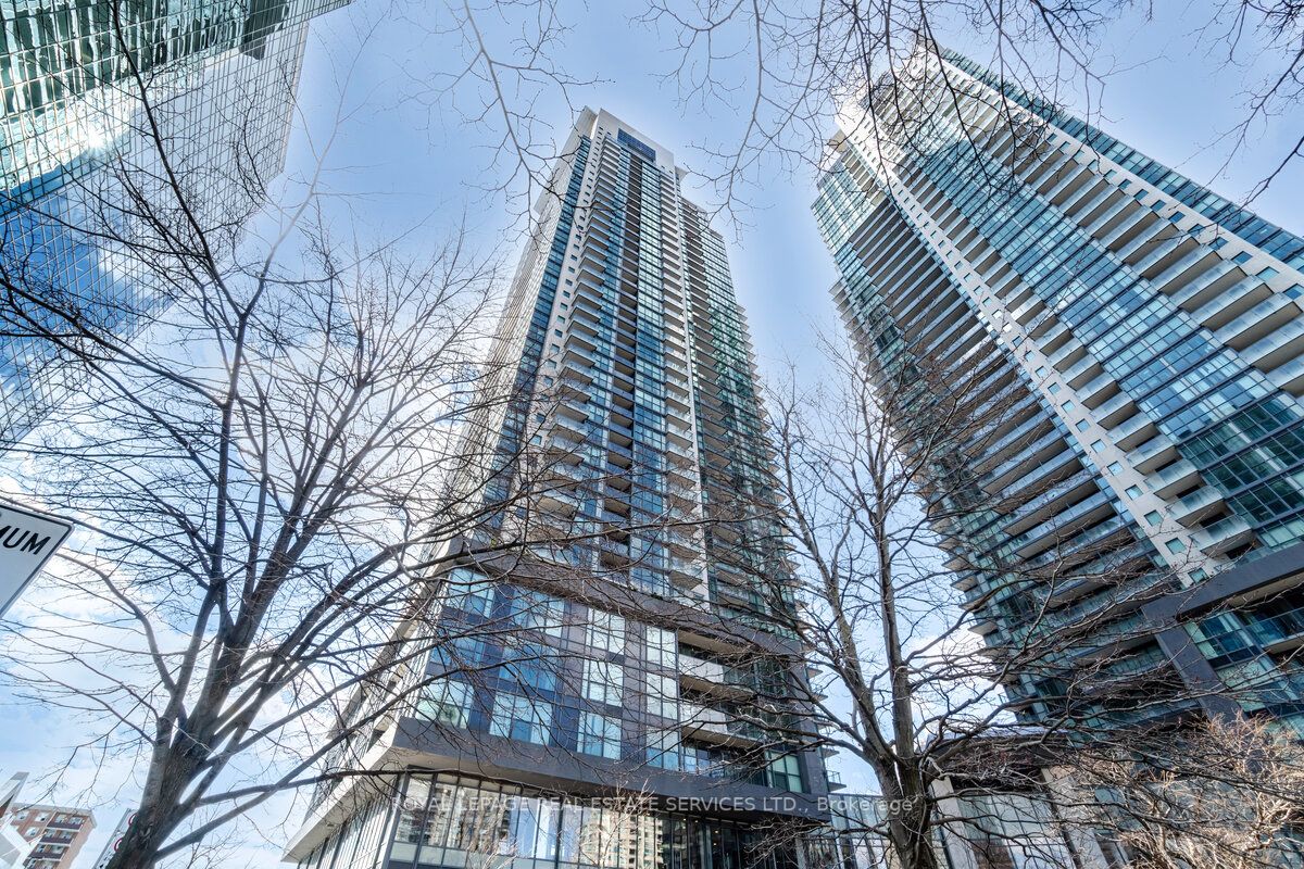 5162 Yonge St, #102