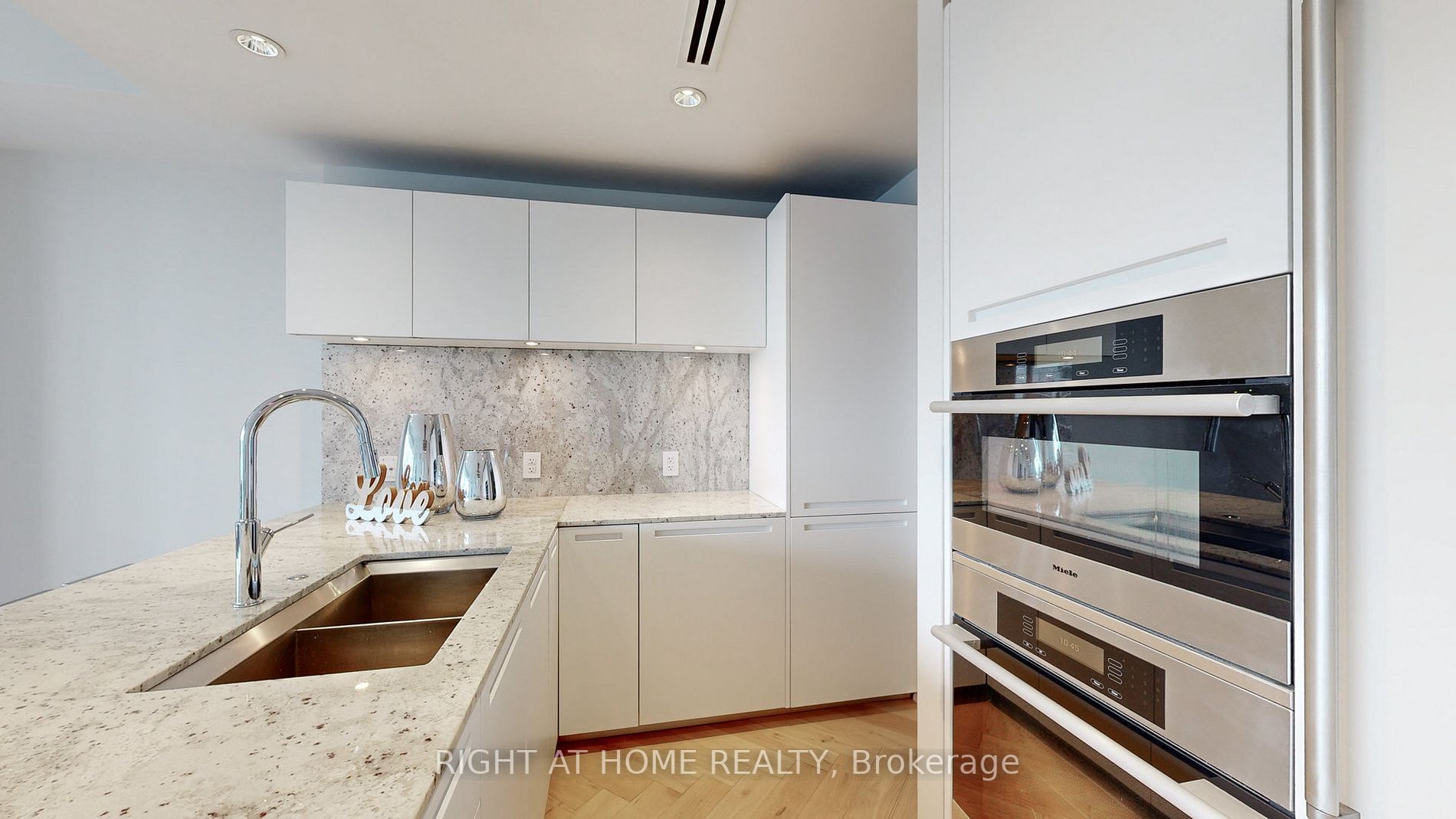 180 University Ave, #4103