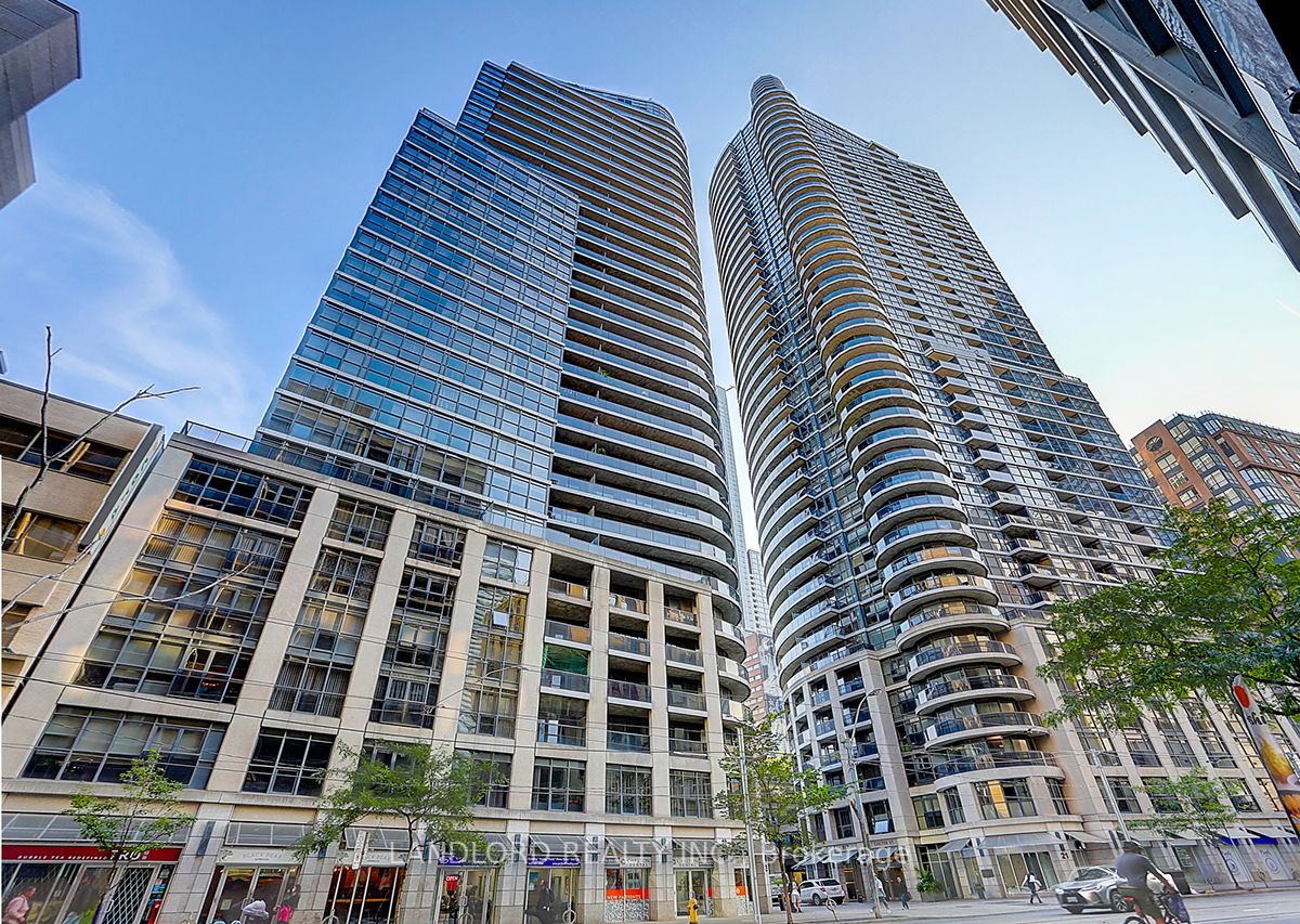 21 Carlton St, #2003