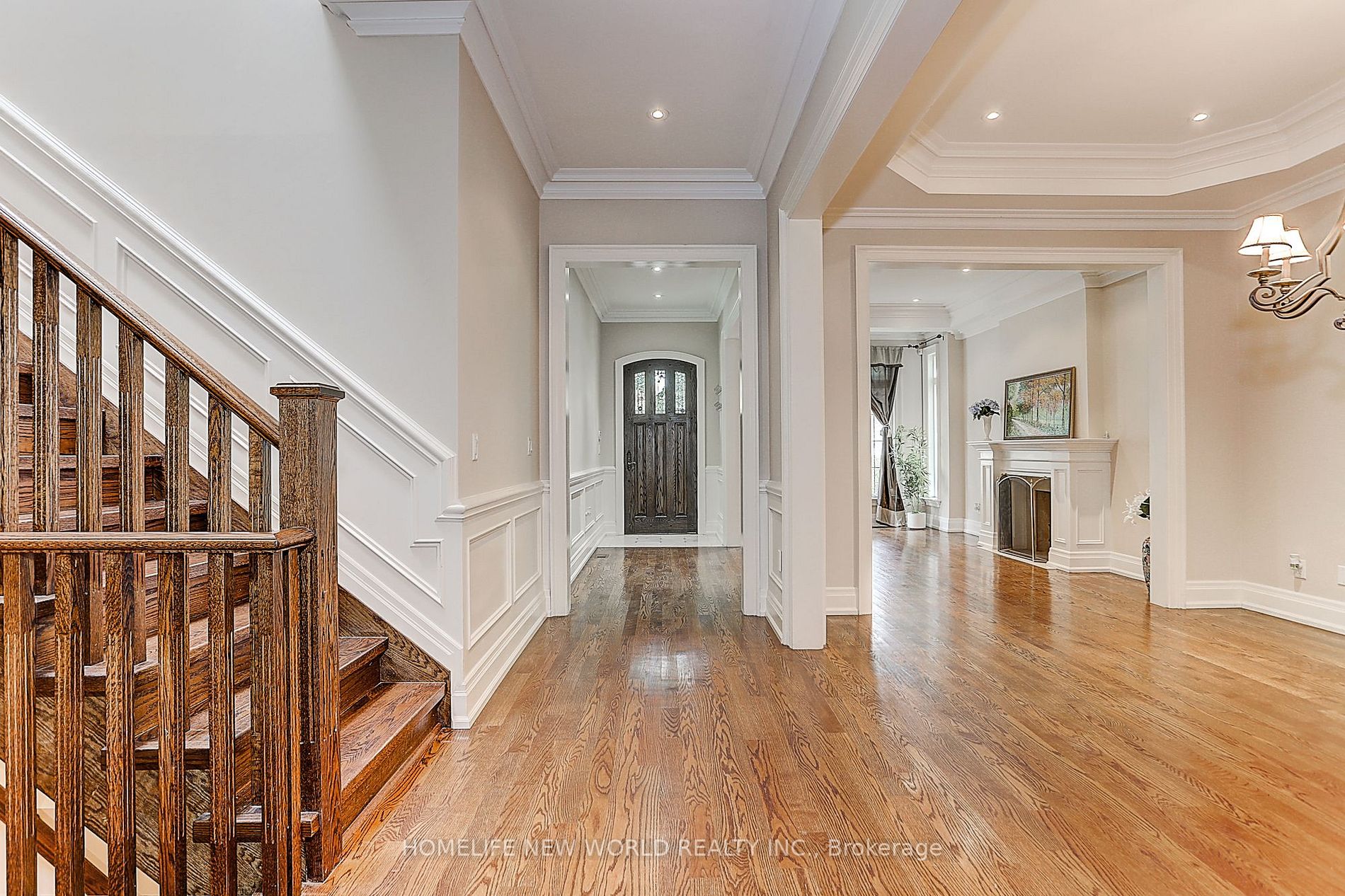 255 Chaplin Cres